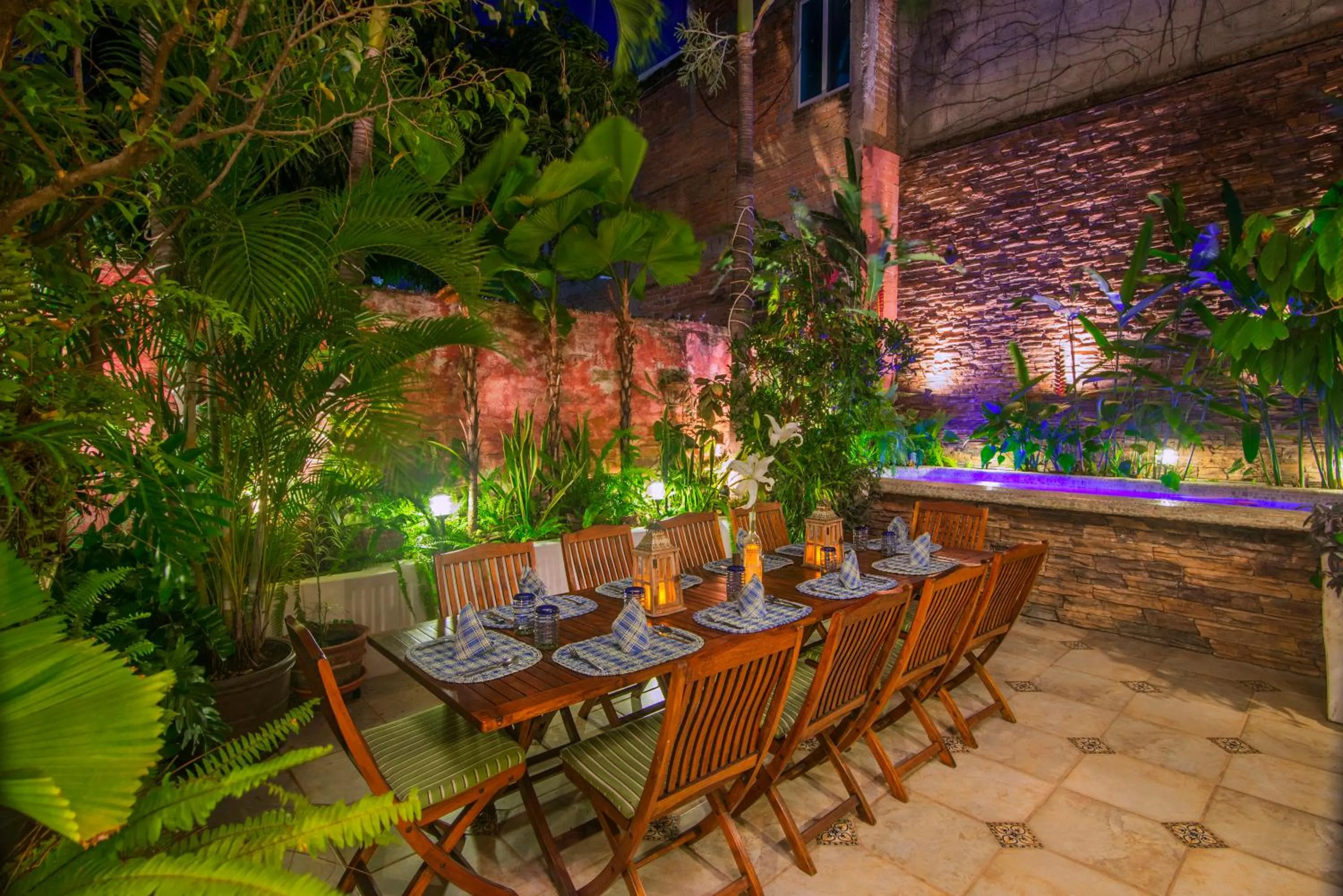 Casa Romance Escondido