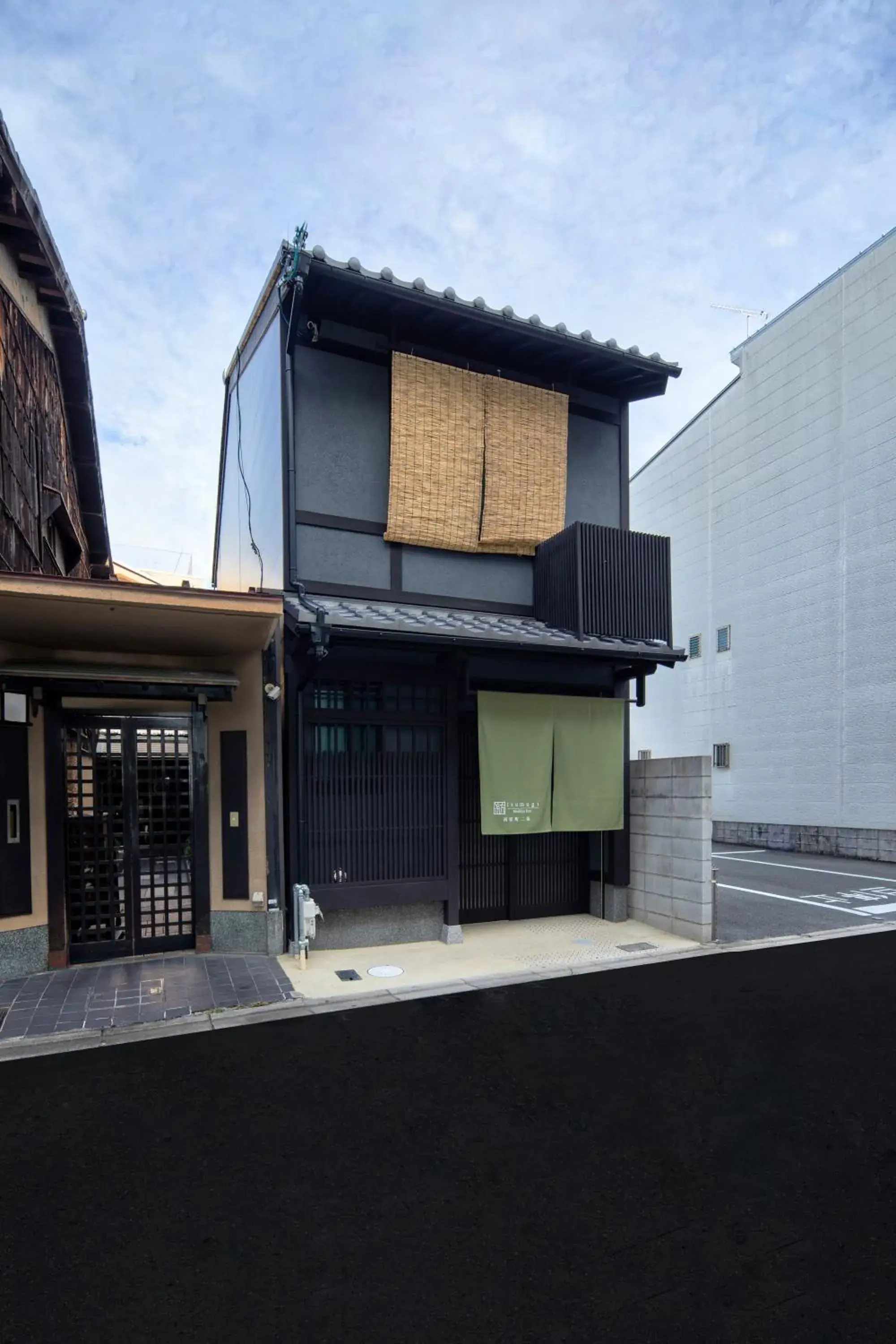 Property building in Kanade Kawaramachi-Nijo Property building in Kanade Kawaramachi-Nijo