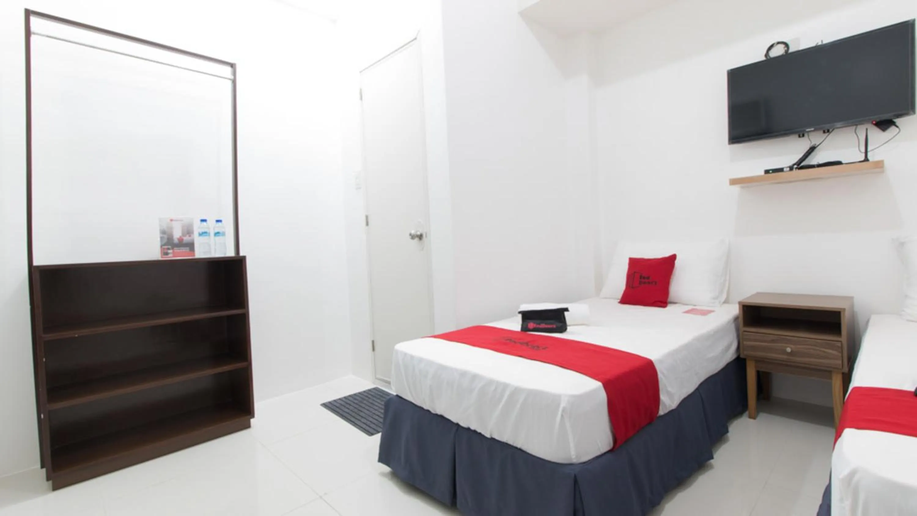 Photo of the whole room, Bed in RedDoorz near Liceo De Cagayan University Highschool