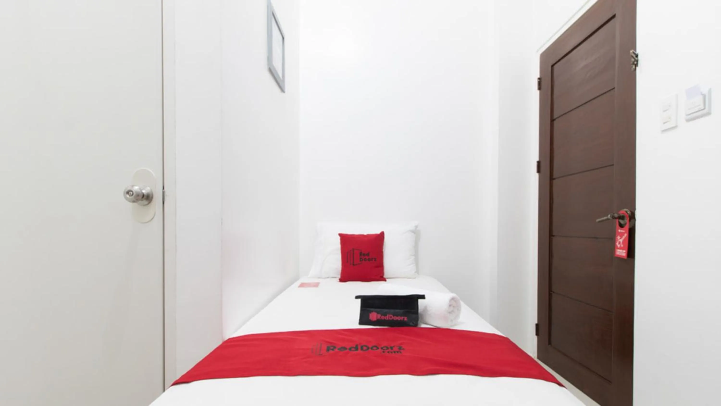 Photo of the whole room, Bed in RedDoorz near Liceo De Cagayan University Highschool