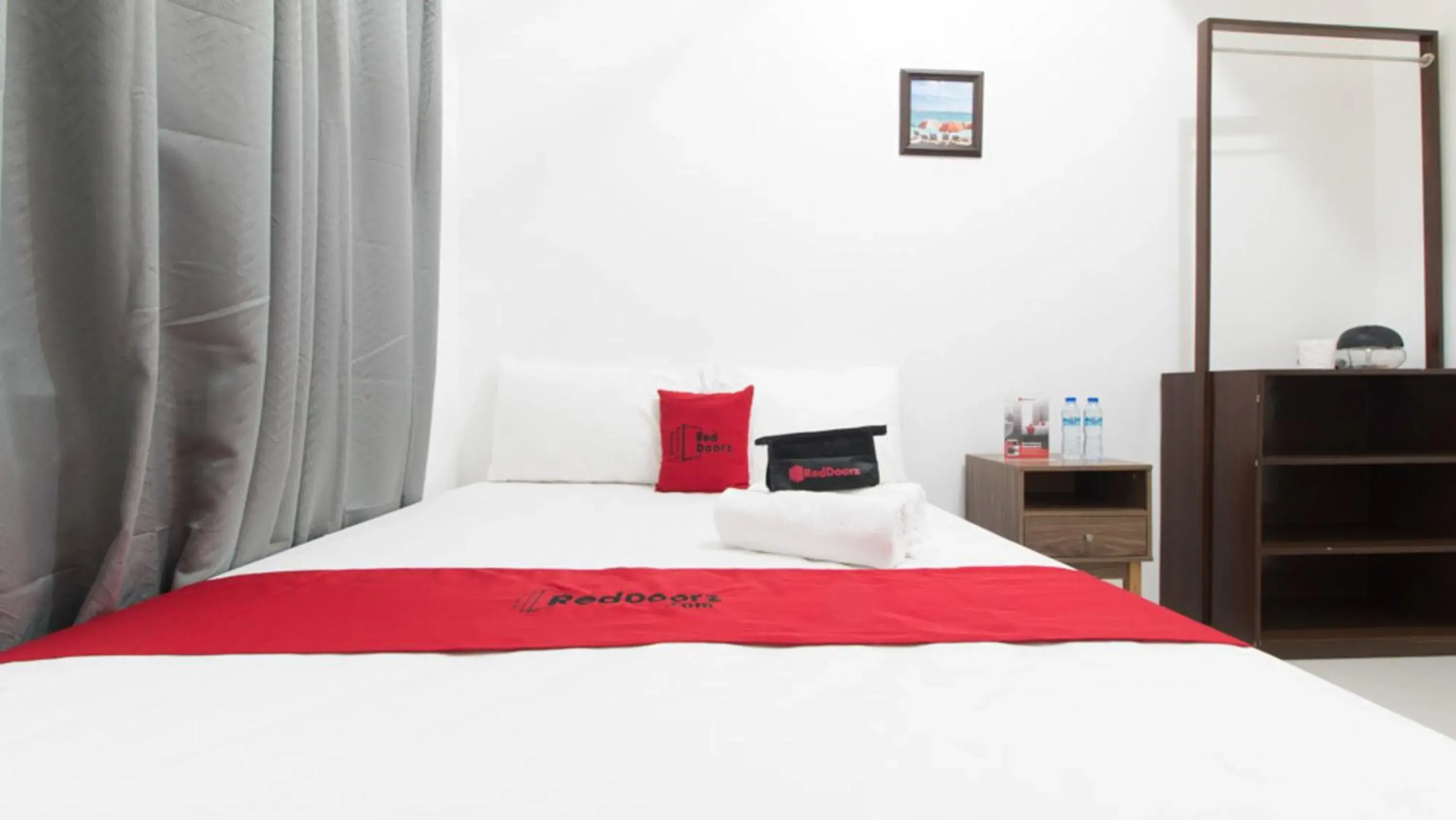 Photo of the whole room, Bed in RedDoorz near Liceo De Cagayan University Highschool Photo of the whole room, Bed in RedDoorz near Liceo De Cagayan University Highschool