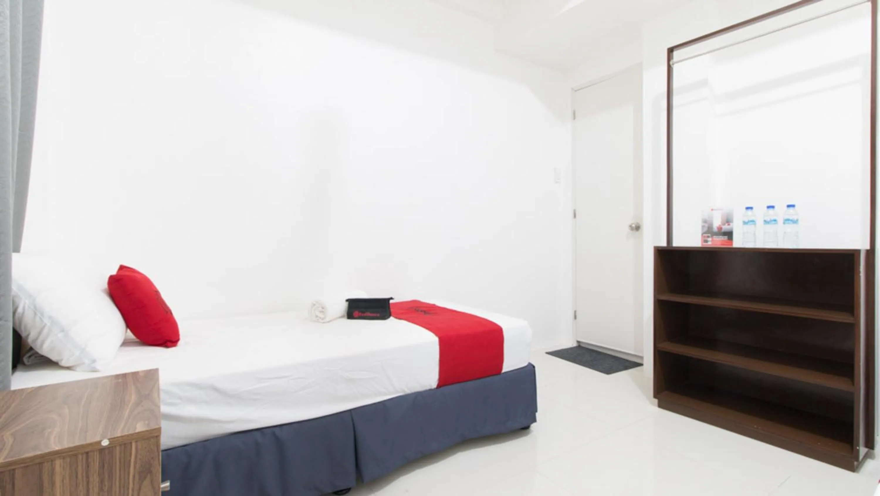 Photo of the whole room, Bed in RedDoorz near Liceo De Cagayan University Highschool