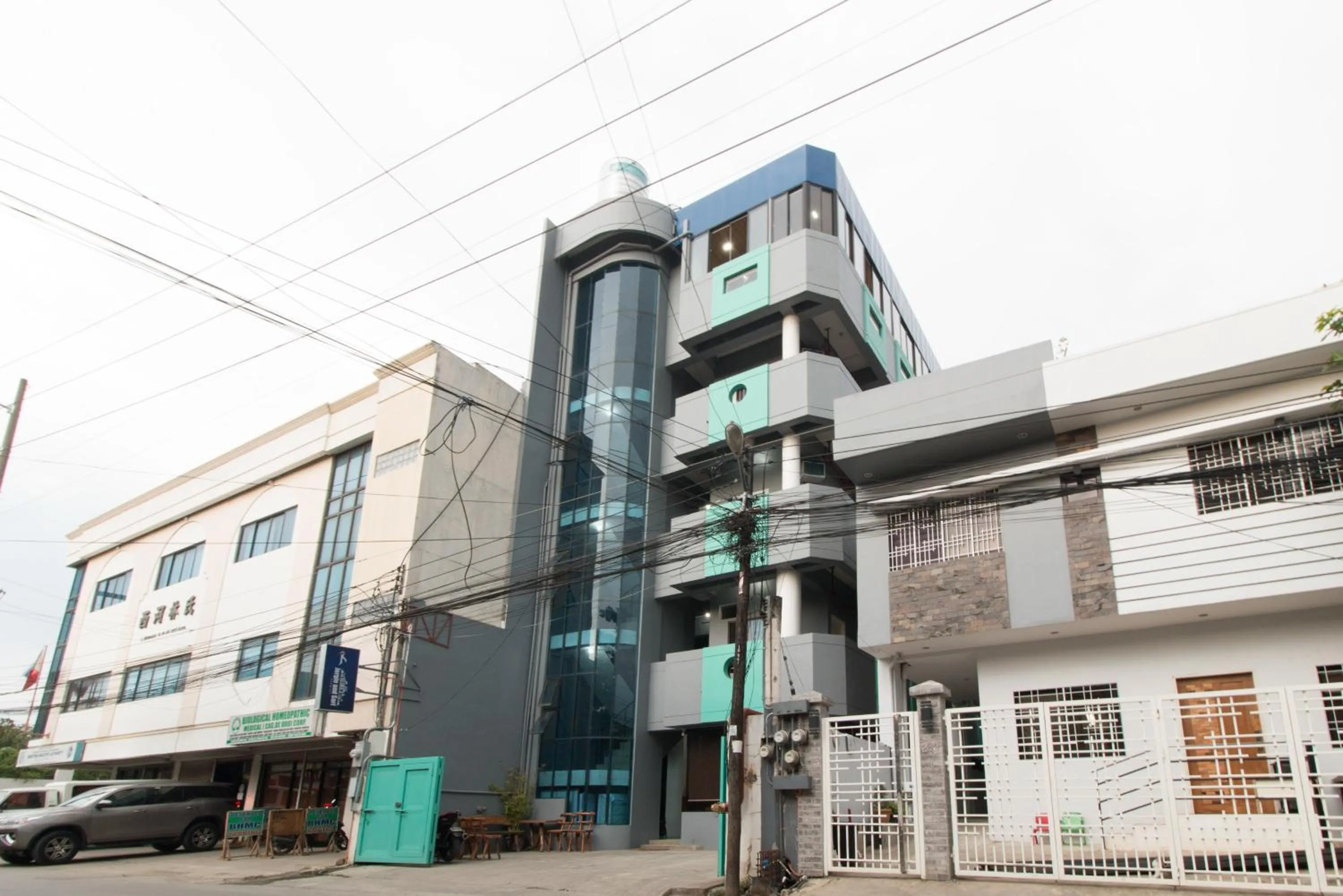 Facade/entrance in RedDoorz near Liceo De Cagayan University Highschool