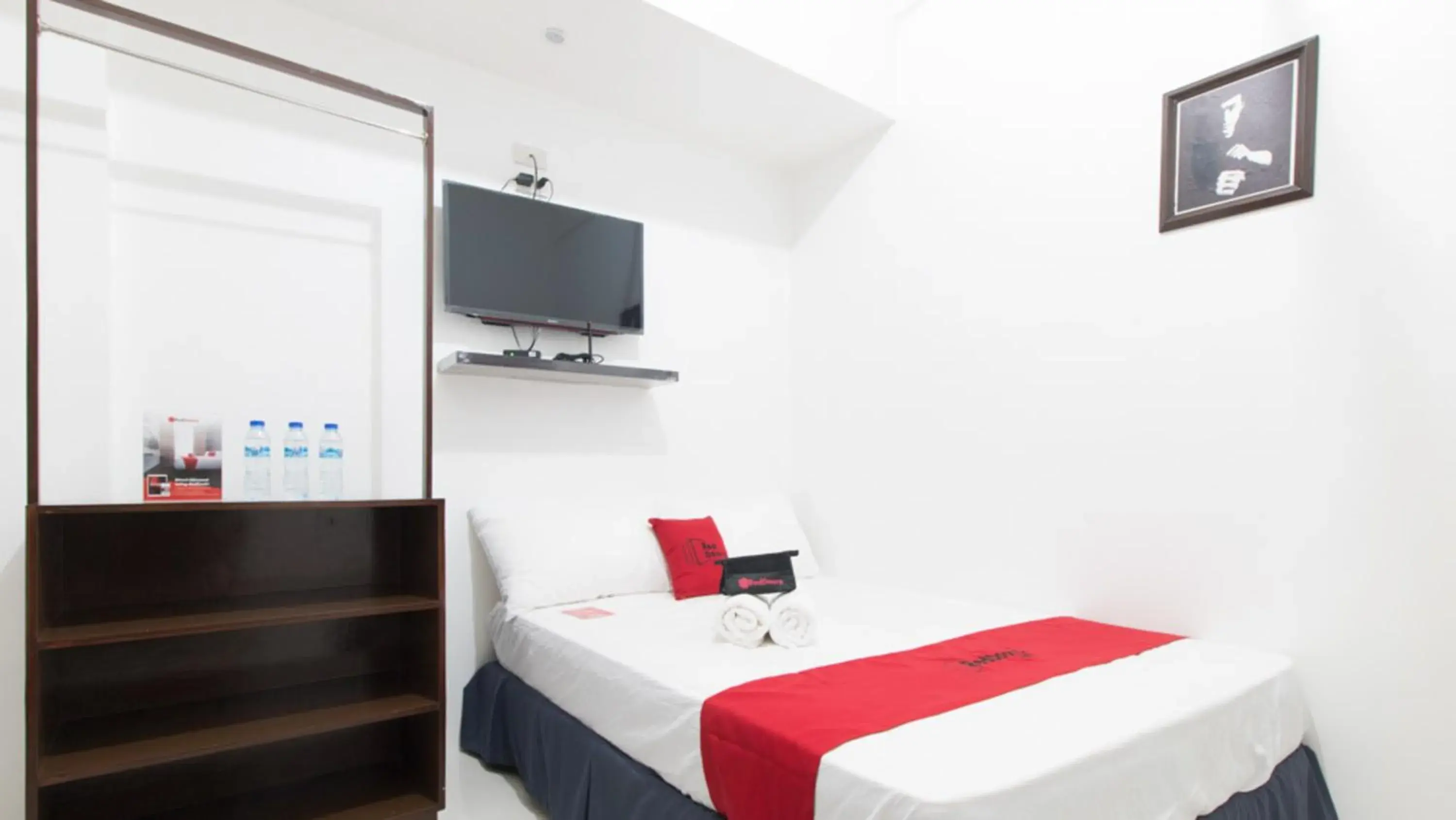 Photo of the whole room, Bed in RedDoorz near Liceo De Cagayan University Highschool Photo of the whole room, Bed in RedDoorz near Liceo De Cagayan University Highschool