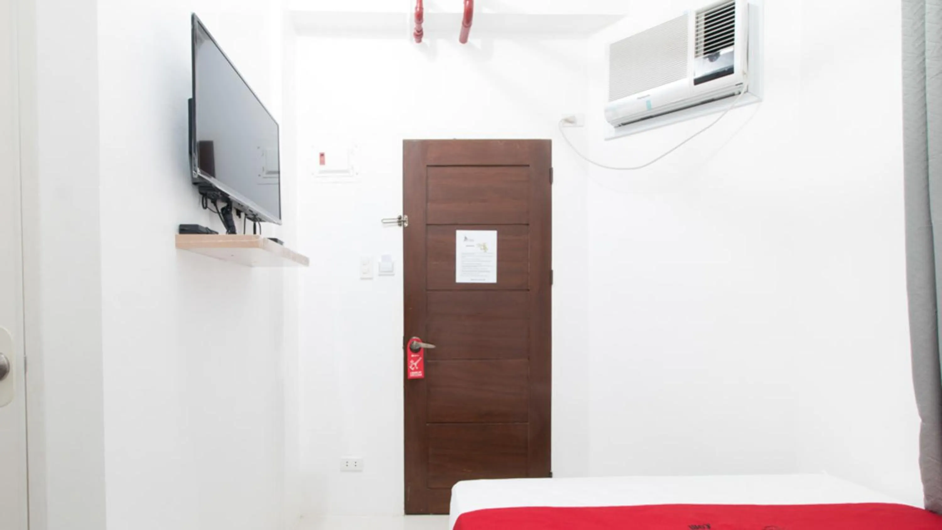 TV and multimedia, Bed in RedDoorz near Liceo De Cagayan University Highschool