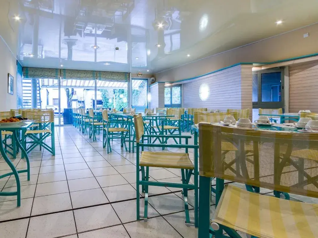 Restaurant/places to eat in Logis Hôtel Regina Restaurant/places to eat in Logis Hôtel Regina