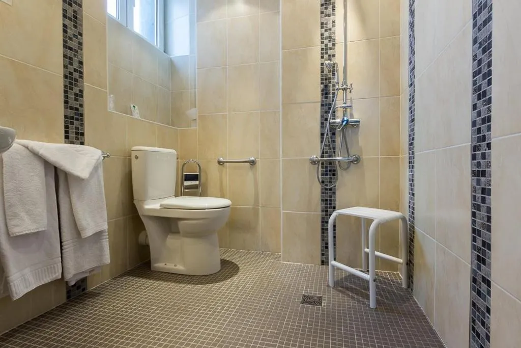 Bathroom in Logis Hôtel Regina