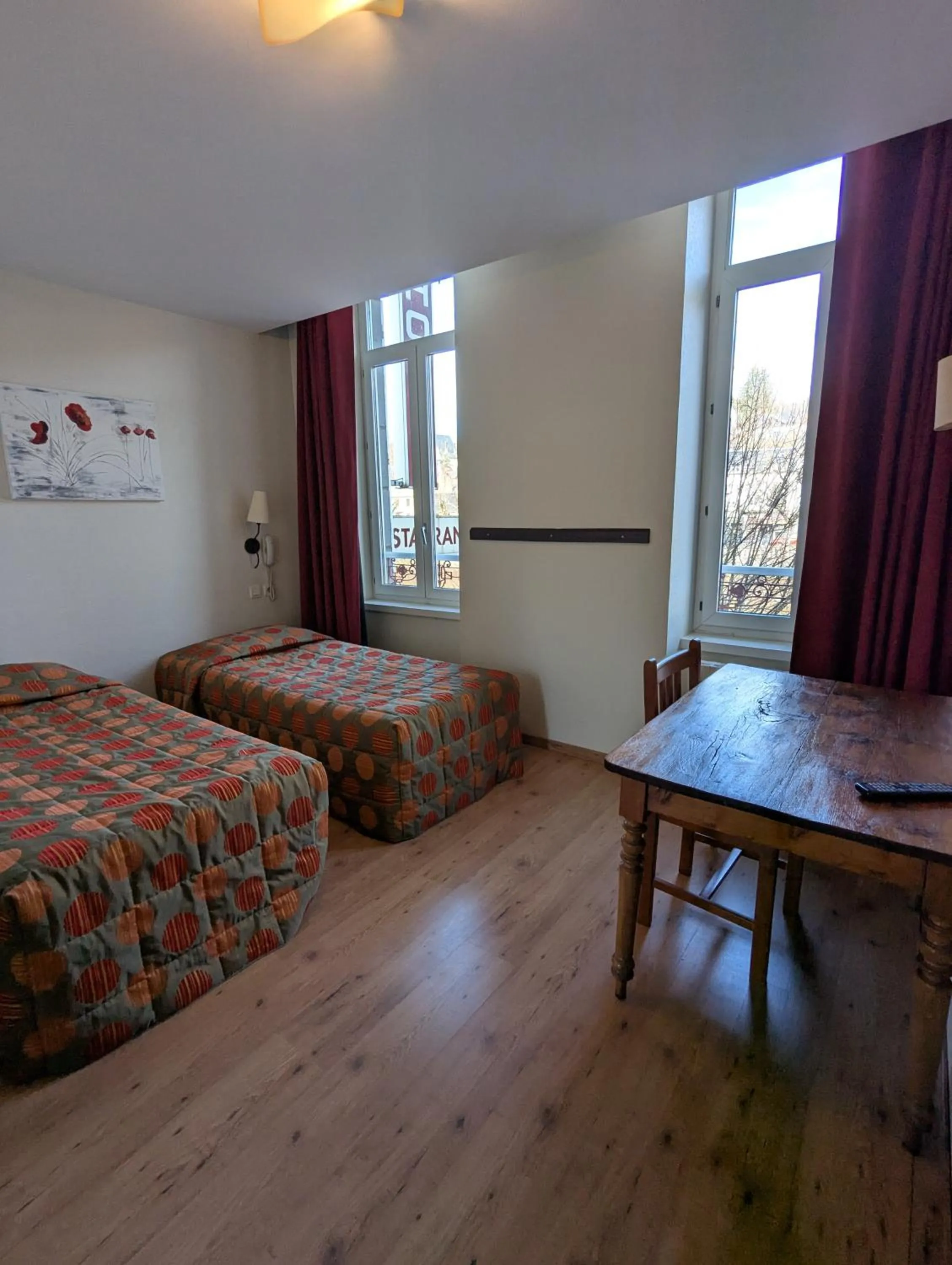 Bedroom, Bed in Logis Hôtel Regina