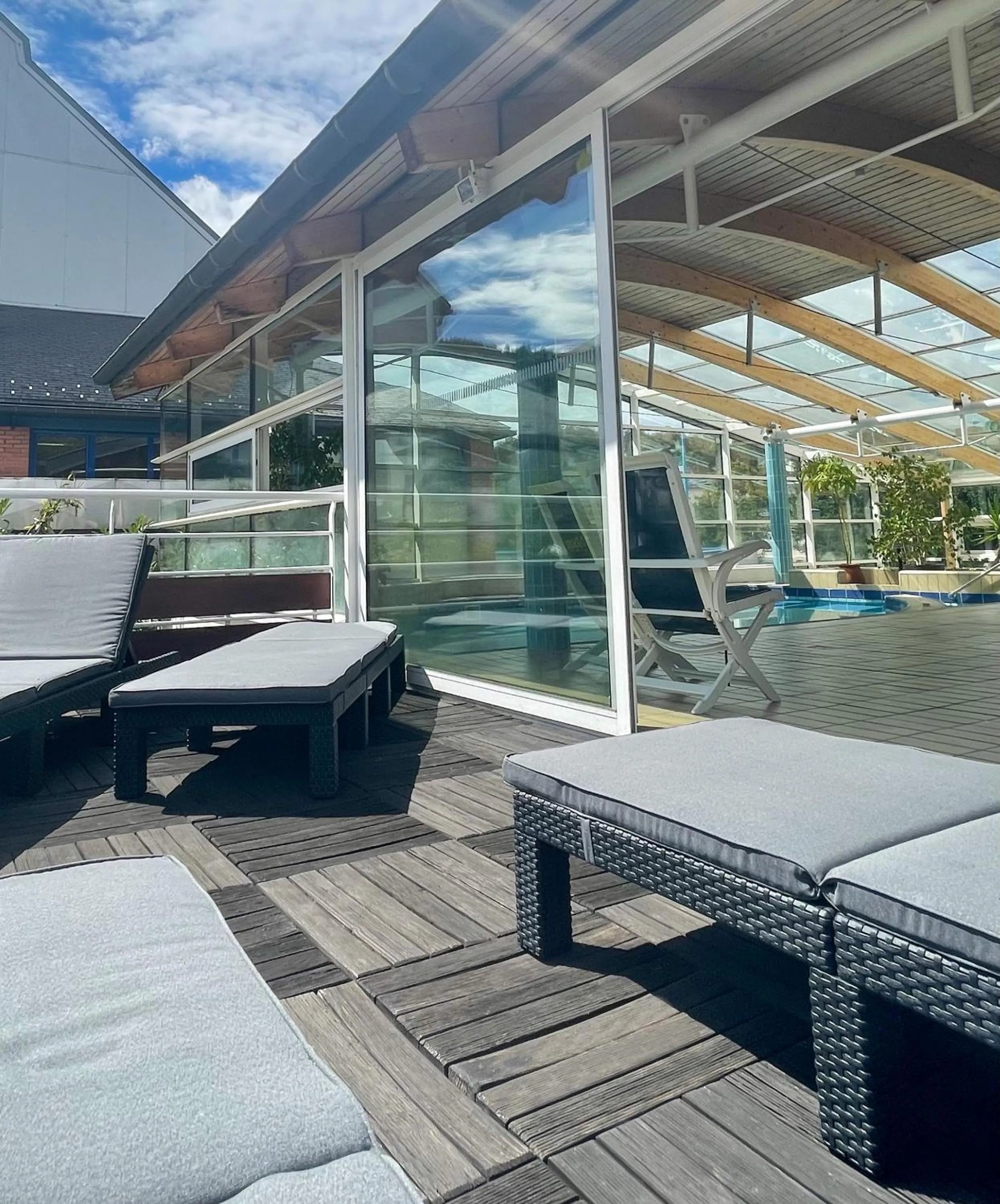 Patio in Logis Hôtel Regina