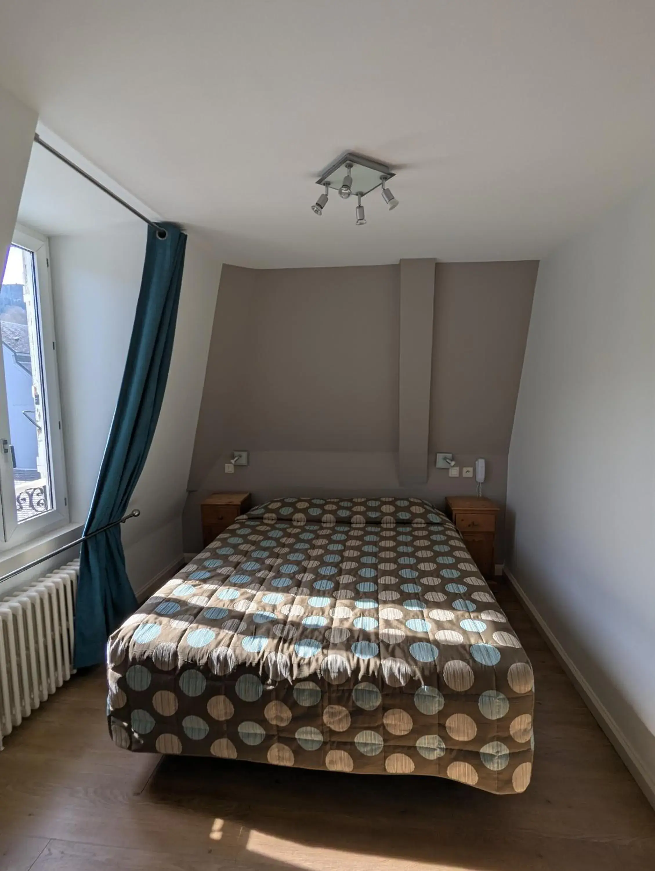 Bedroom, Bed in Logis Hôtel Regina Bedroom, Bed in Logis Hôtel Regina