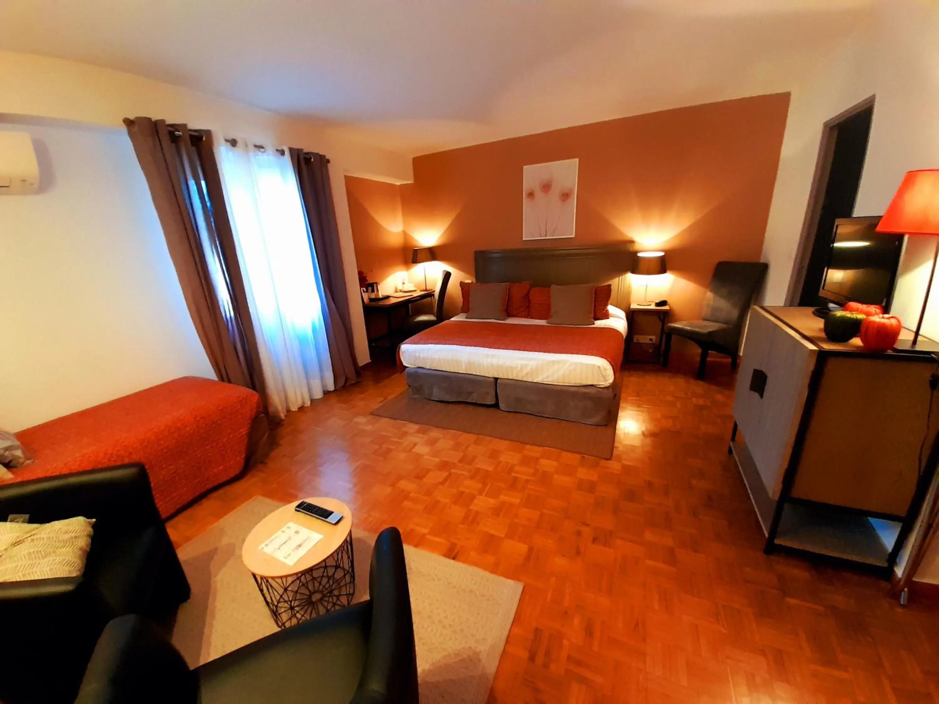 Photo of the whole room, Bed in Logis Hôtel Fabian des Baux