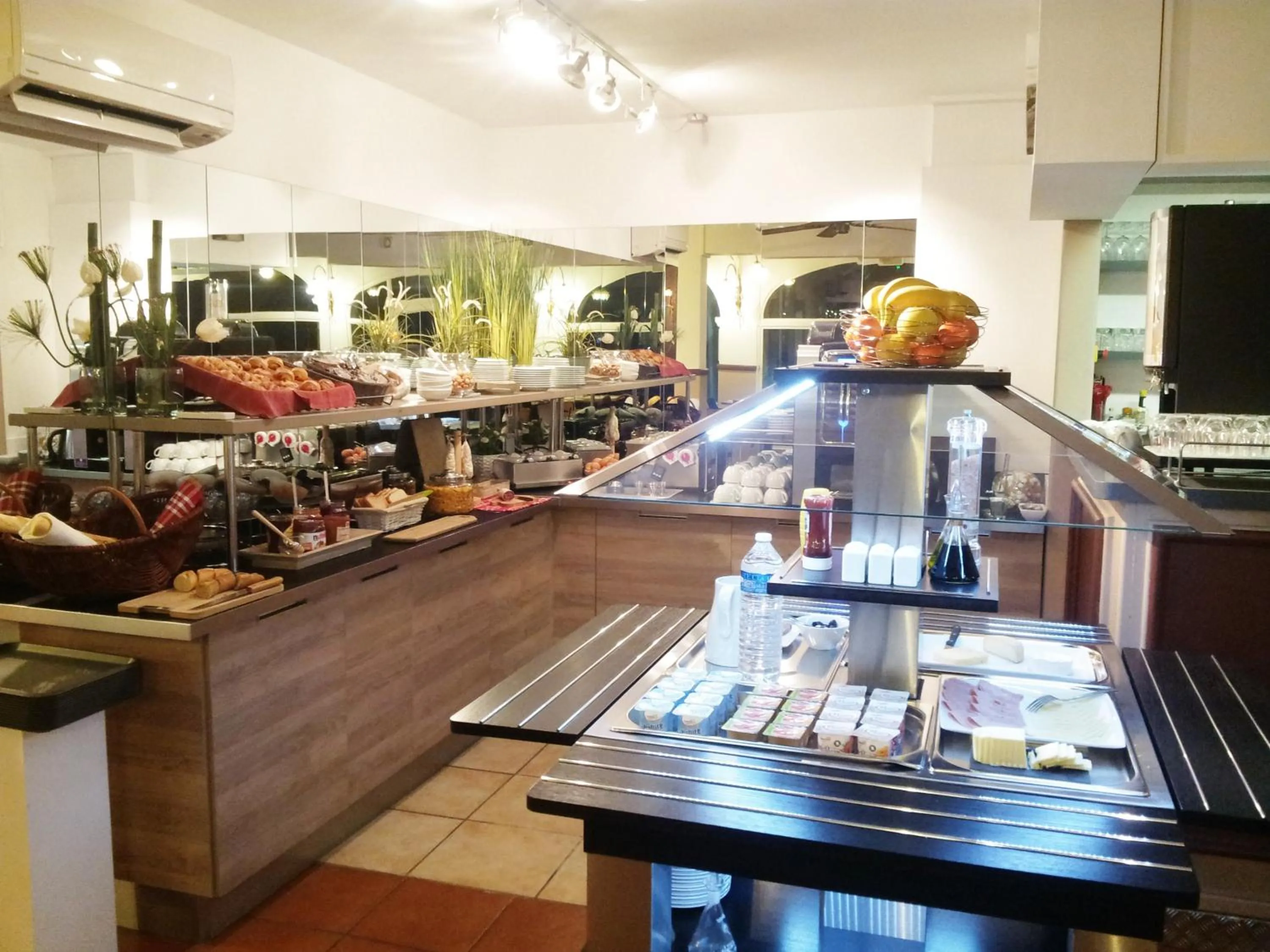 Area and facilities in Logis Hôtel Fabian des Baux