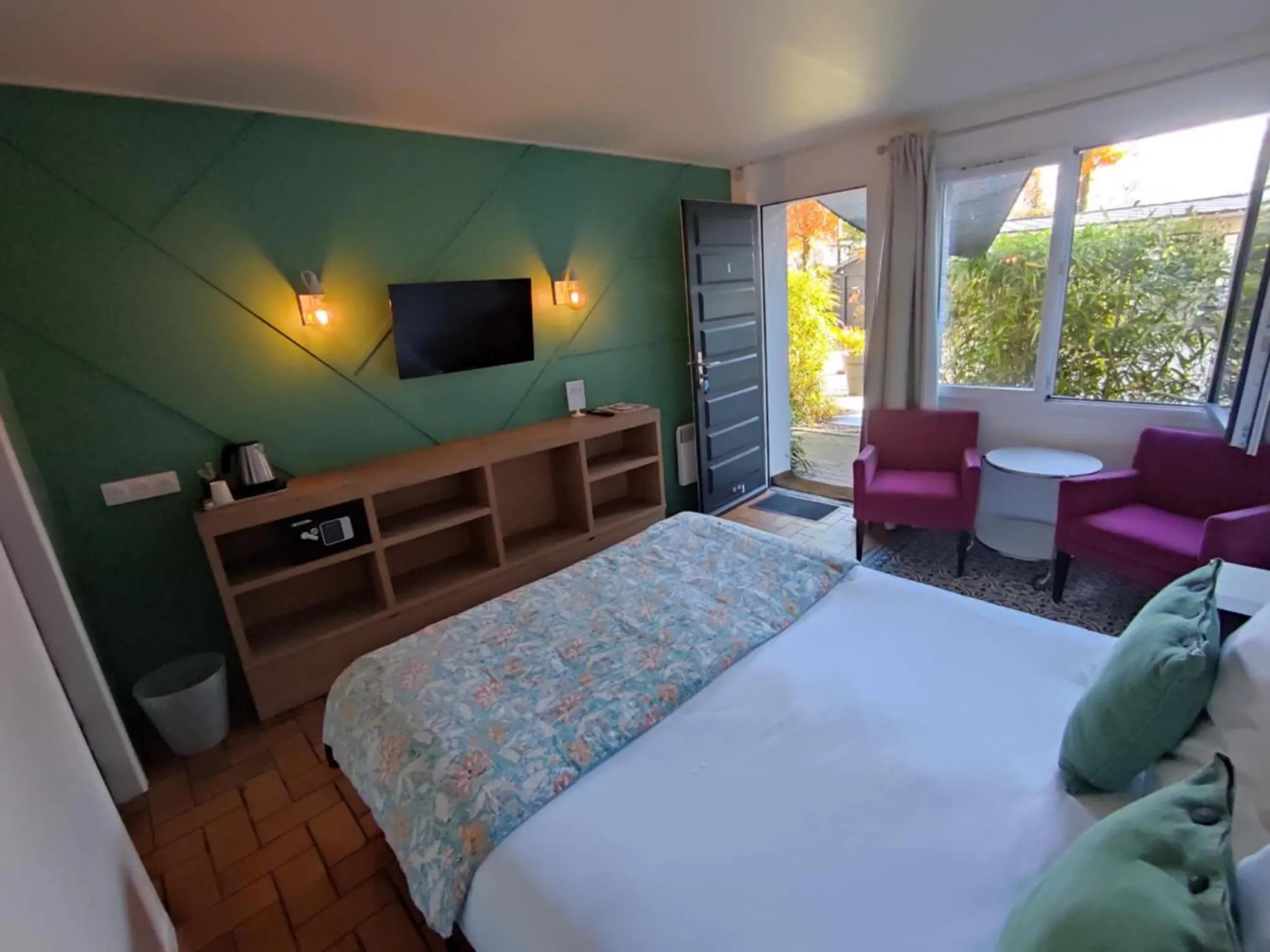 Bedroom, Bed in Hôtel Monet