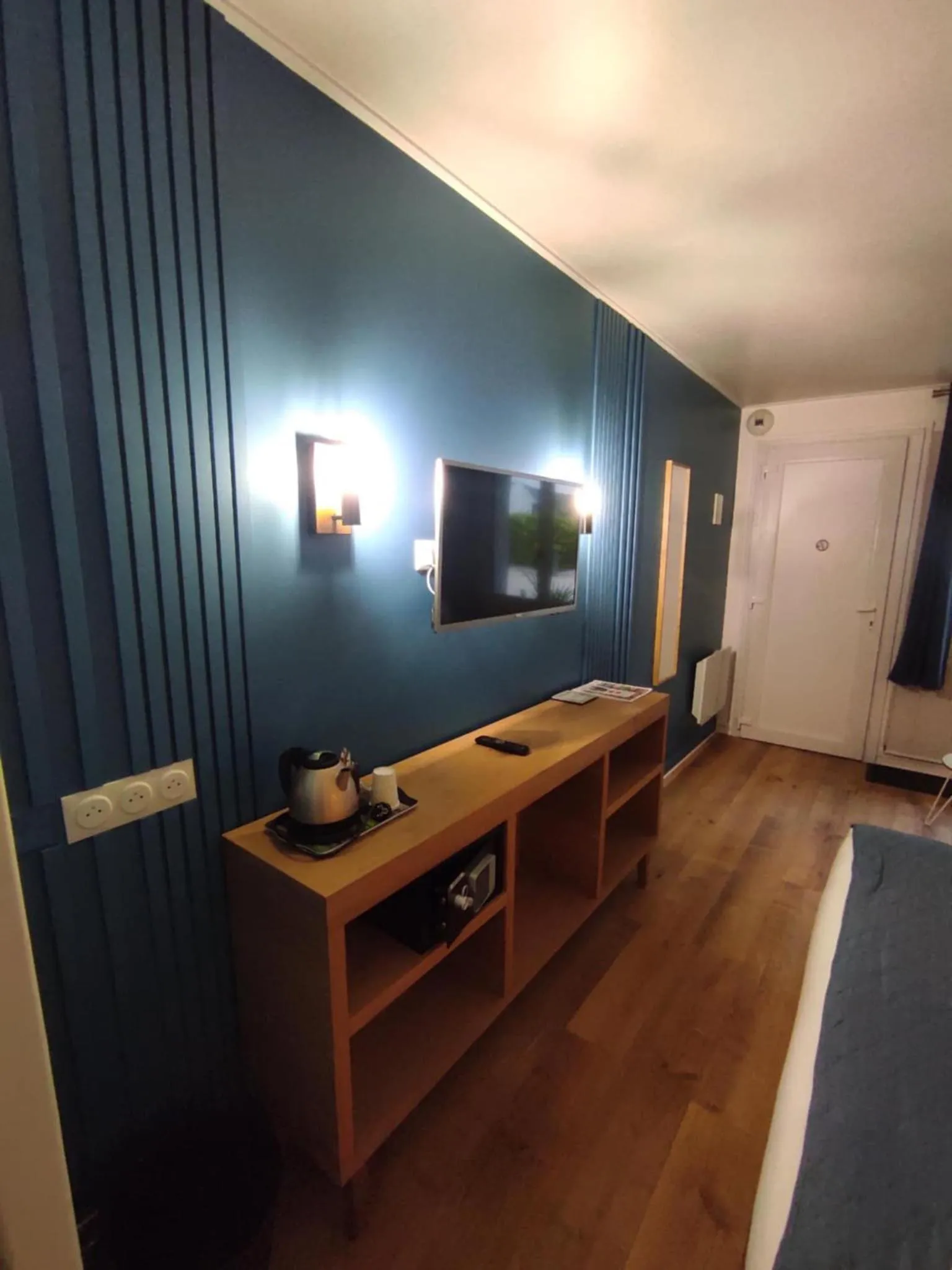 Bedroom, Bed in Hôtel Monet