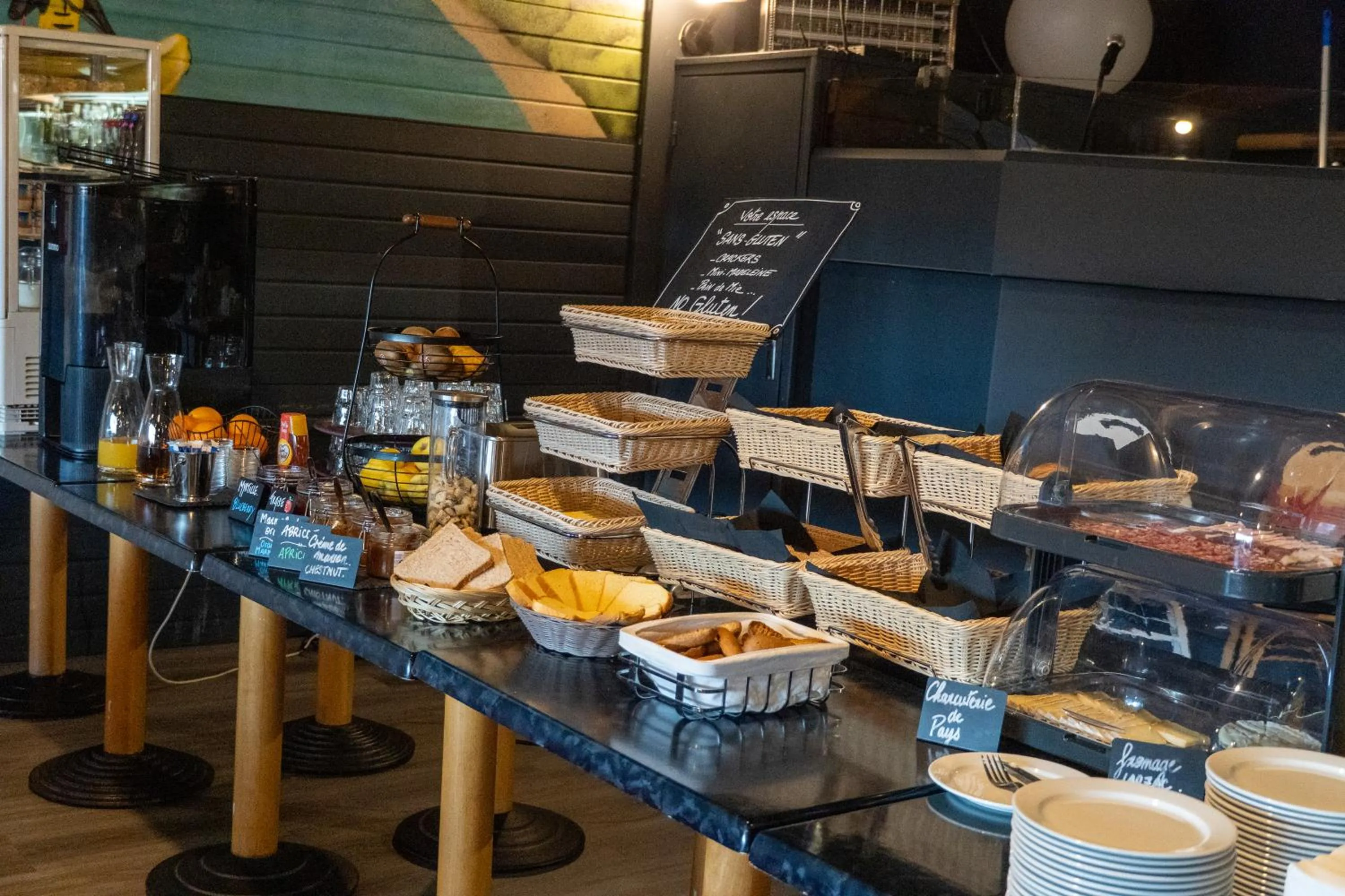 Food and drinks in Cit'Hotel Restaurant du Bowling de Millau