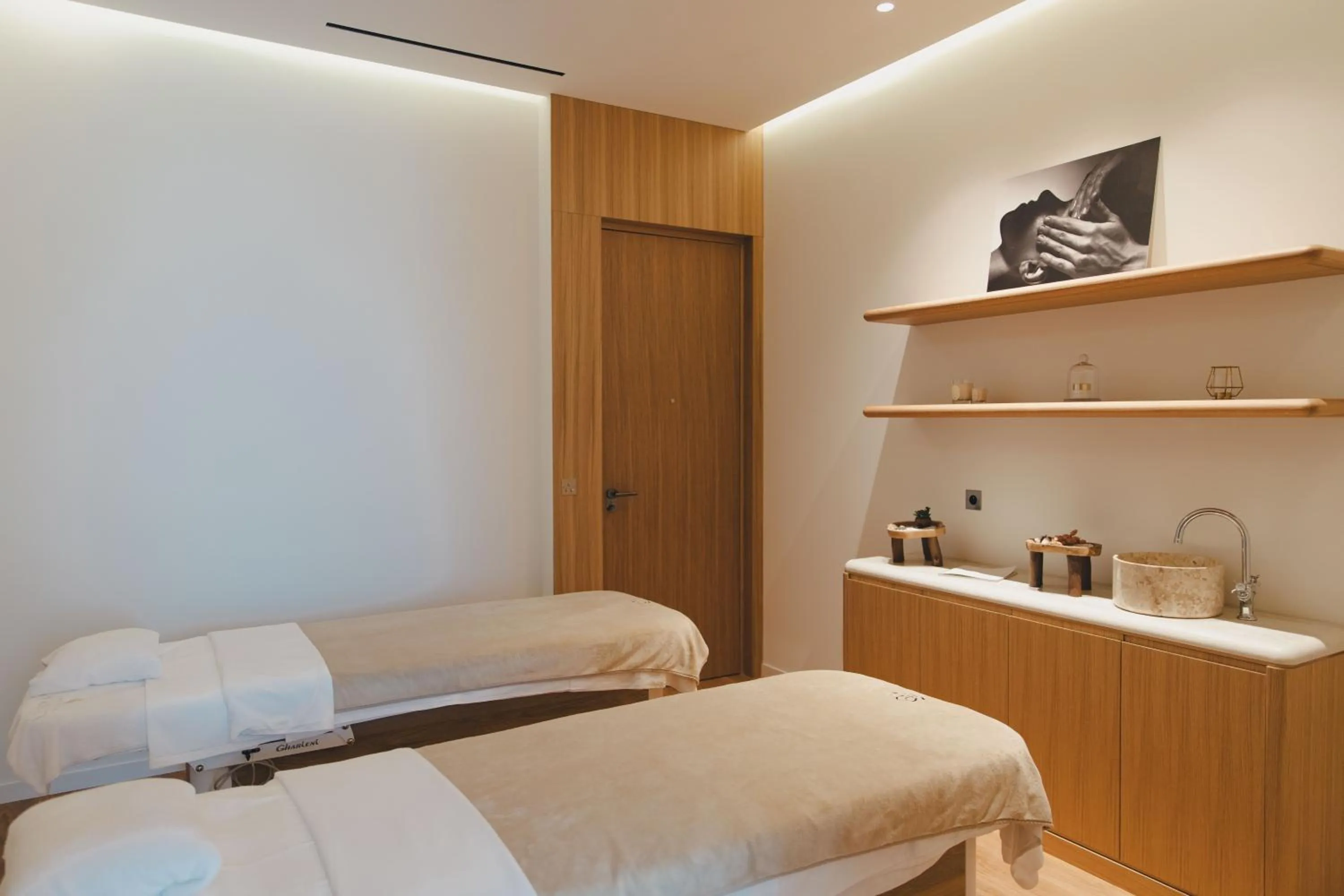 Massage, Bed in Domaine de Verchant & Spa - Relais & Châteaux