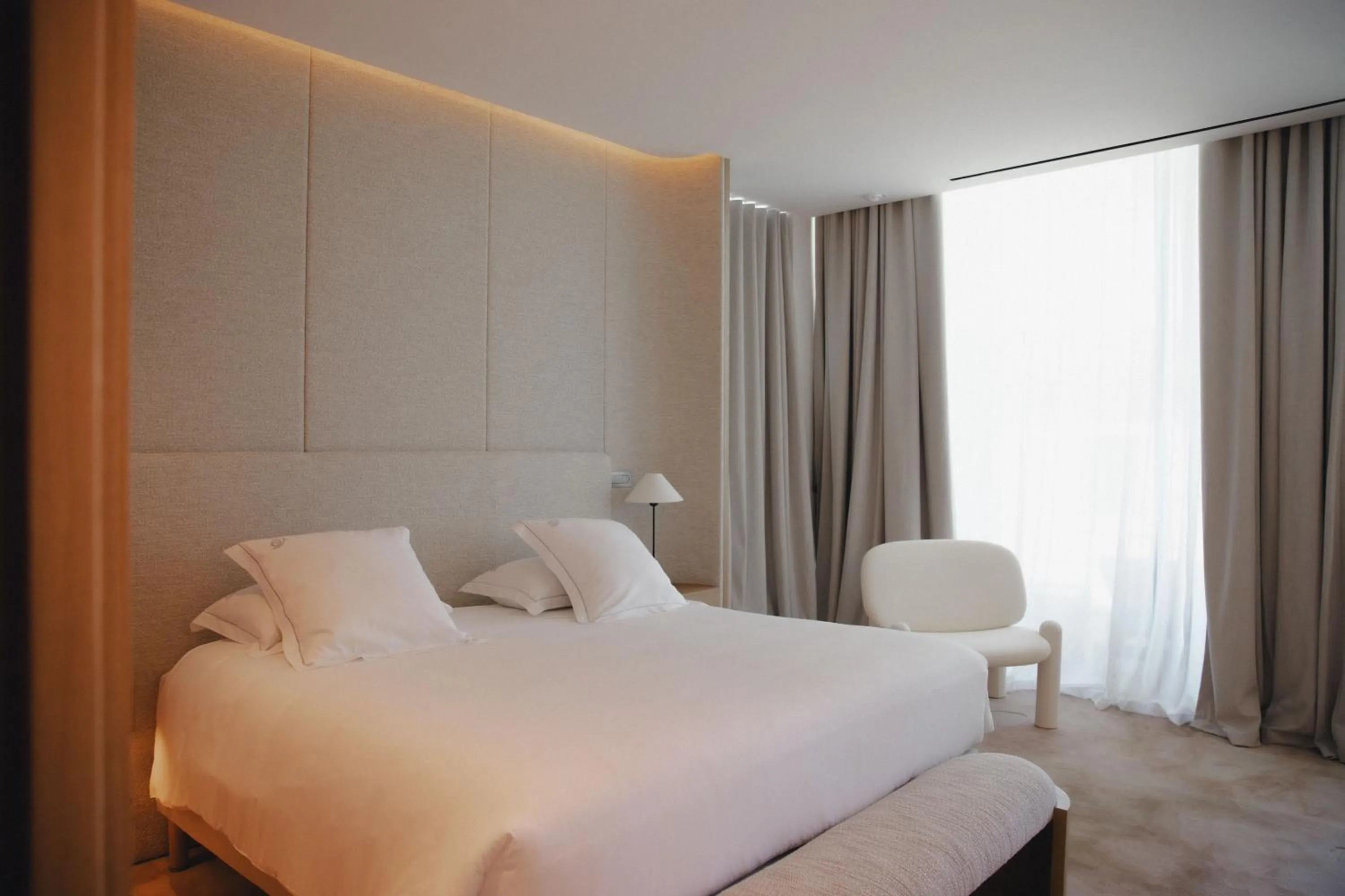 Bedroom, Bed in Domaine de Verchant & Spa - Relais & Châteaux