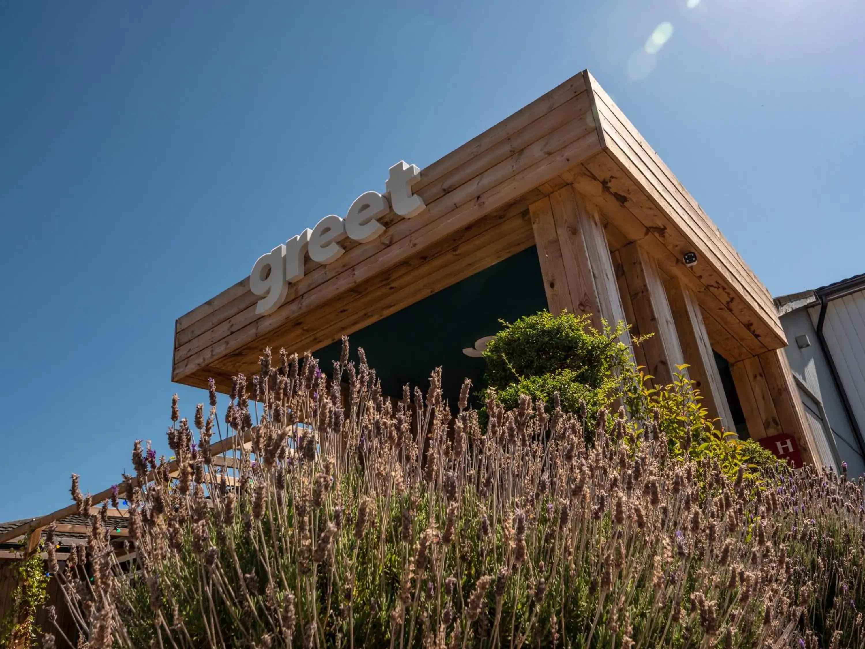 Property building in greet Hotel Marseille Provence Aéroport Property building in greet Hotel Marseille Provence Aéroport