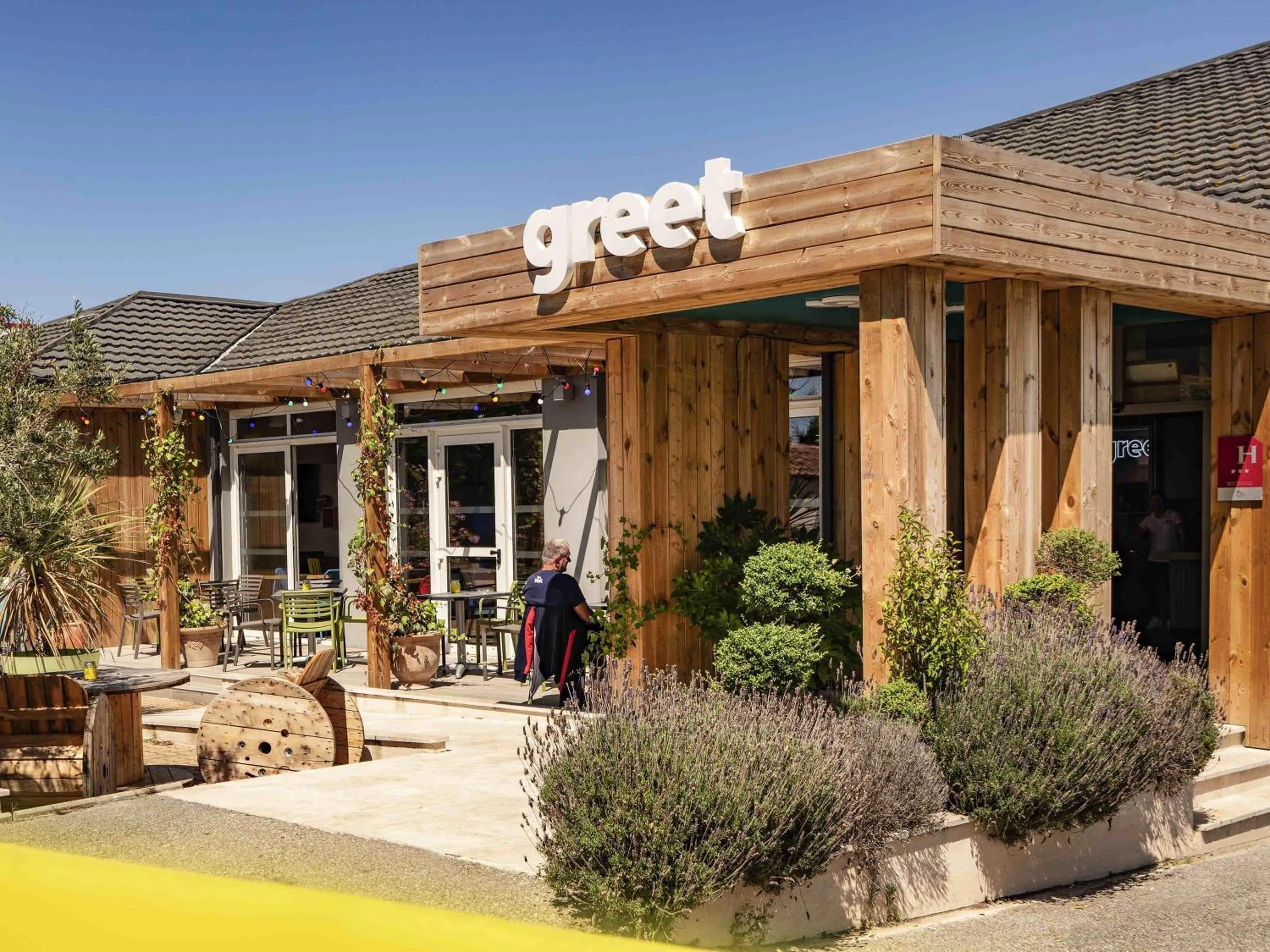 Property building in greet Hotel Marseille Provence Aéroport