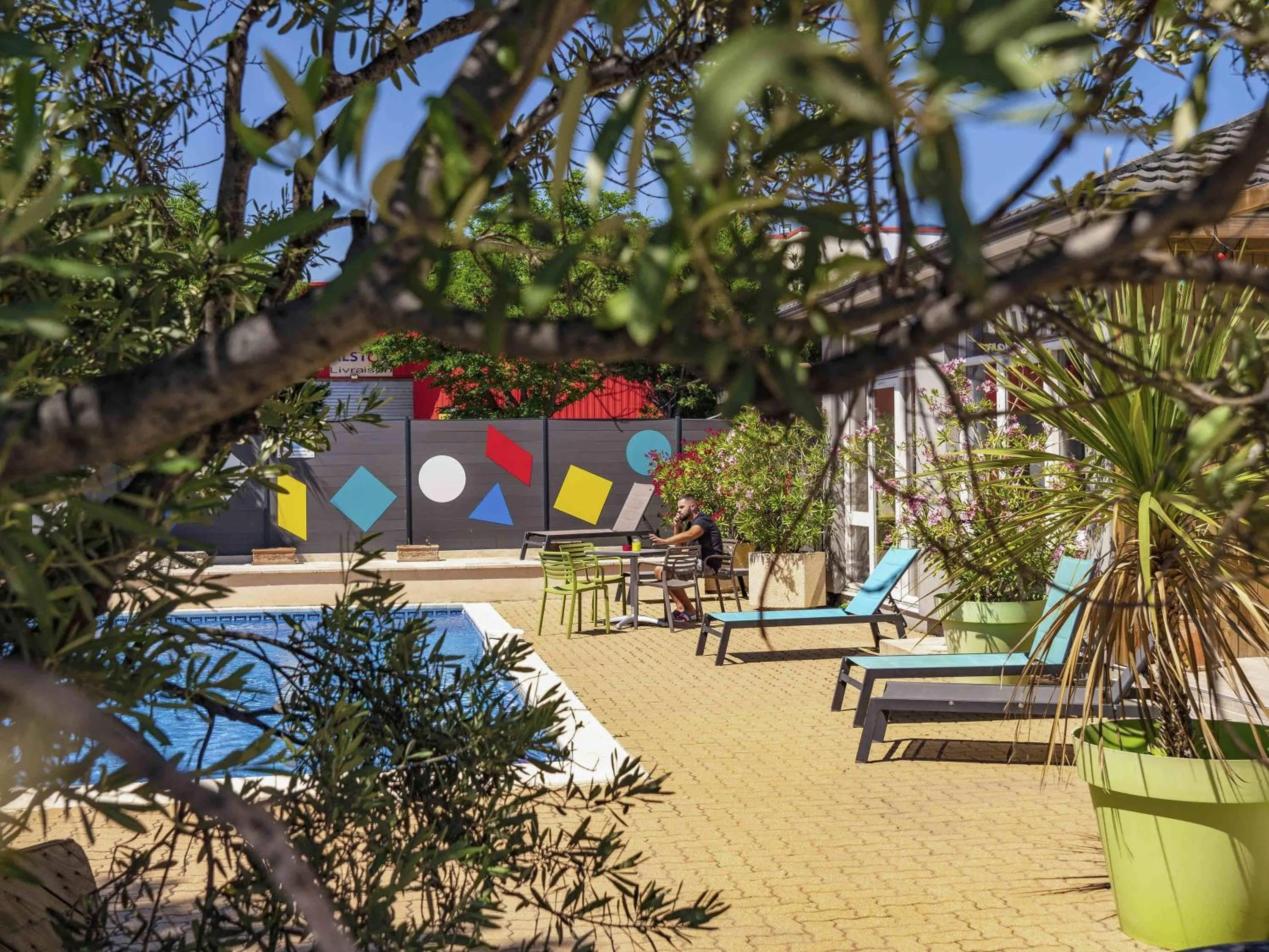 Property building in greet Hotel Marseille Provence Aéroport