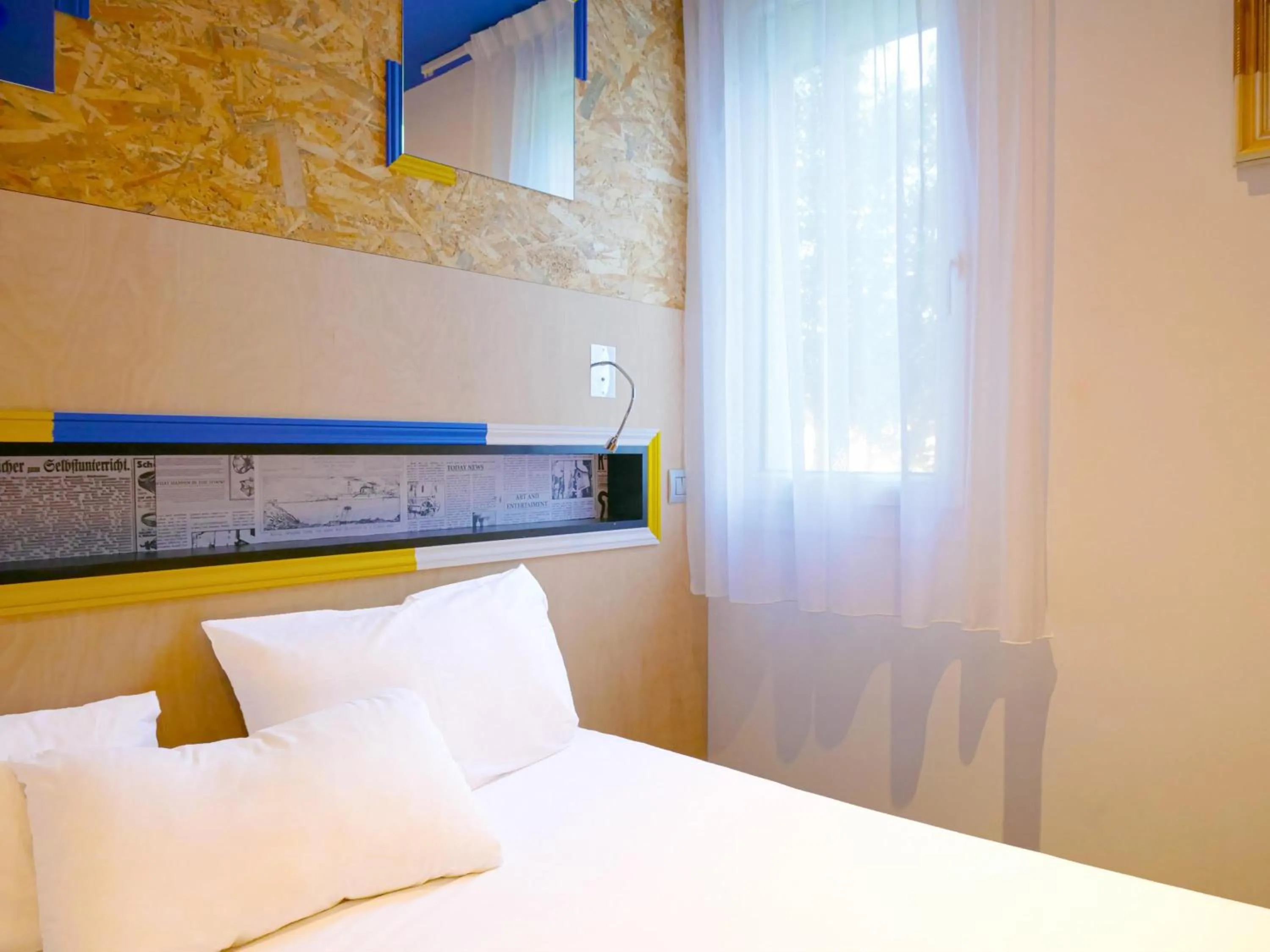 Bedroom, Bed in greet Hotel Marseille Provence Aéroport