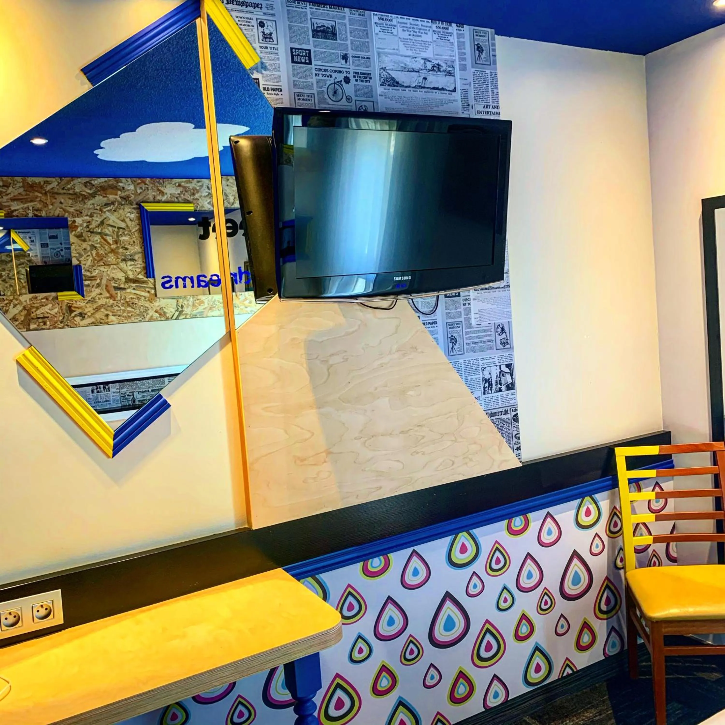 TV and multimedia in greet Hotel Marseille Provence Aéroport