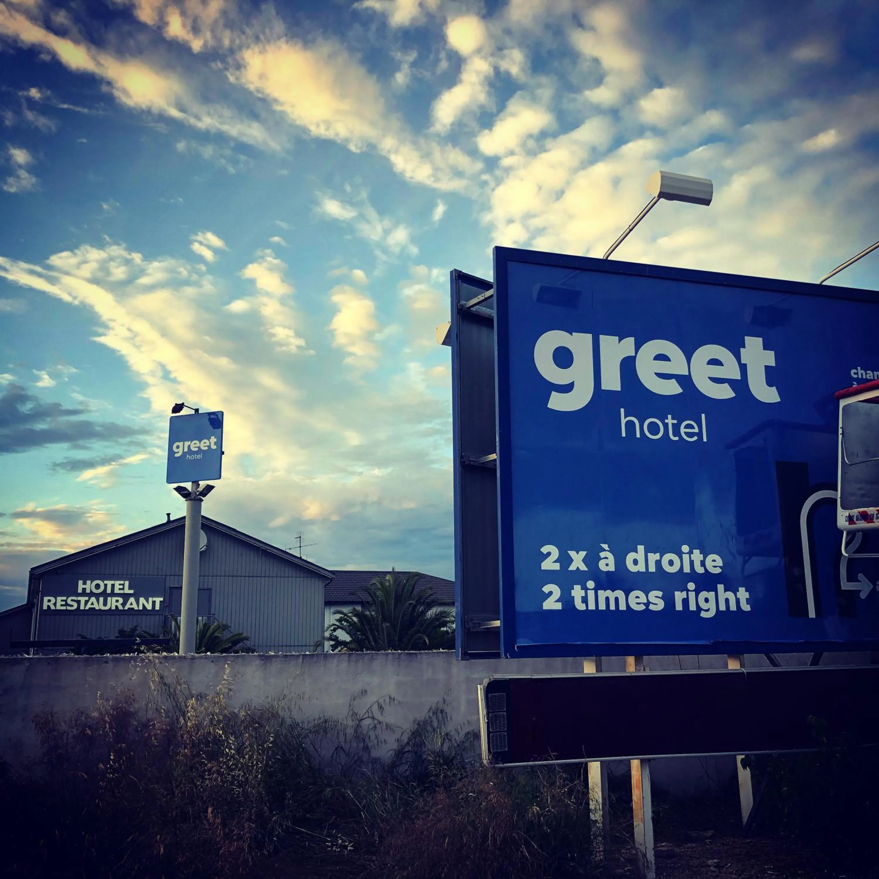 Property building in greet Hotel Marseille Provence Aéroport