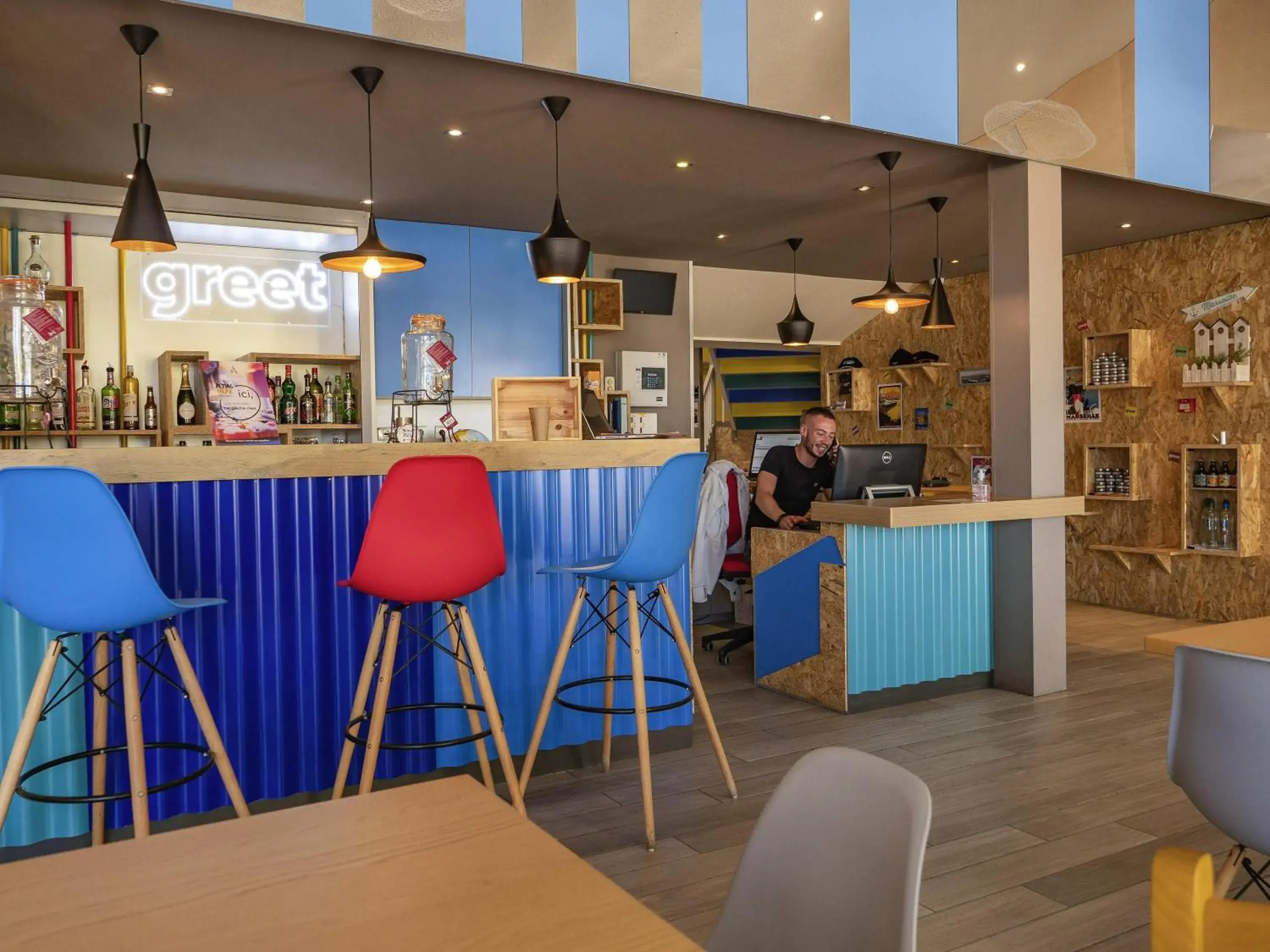 Lounge or bar in greet Hotel Marseille Provence Aéroport Lounge or bar in greet Hotel Marseille Provence Aéroport