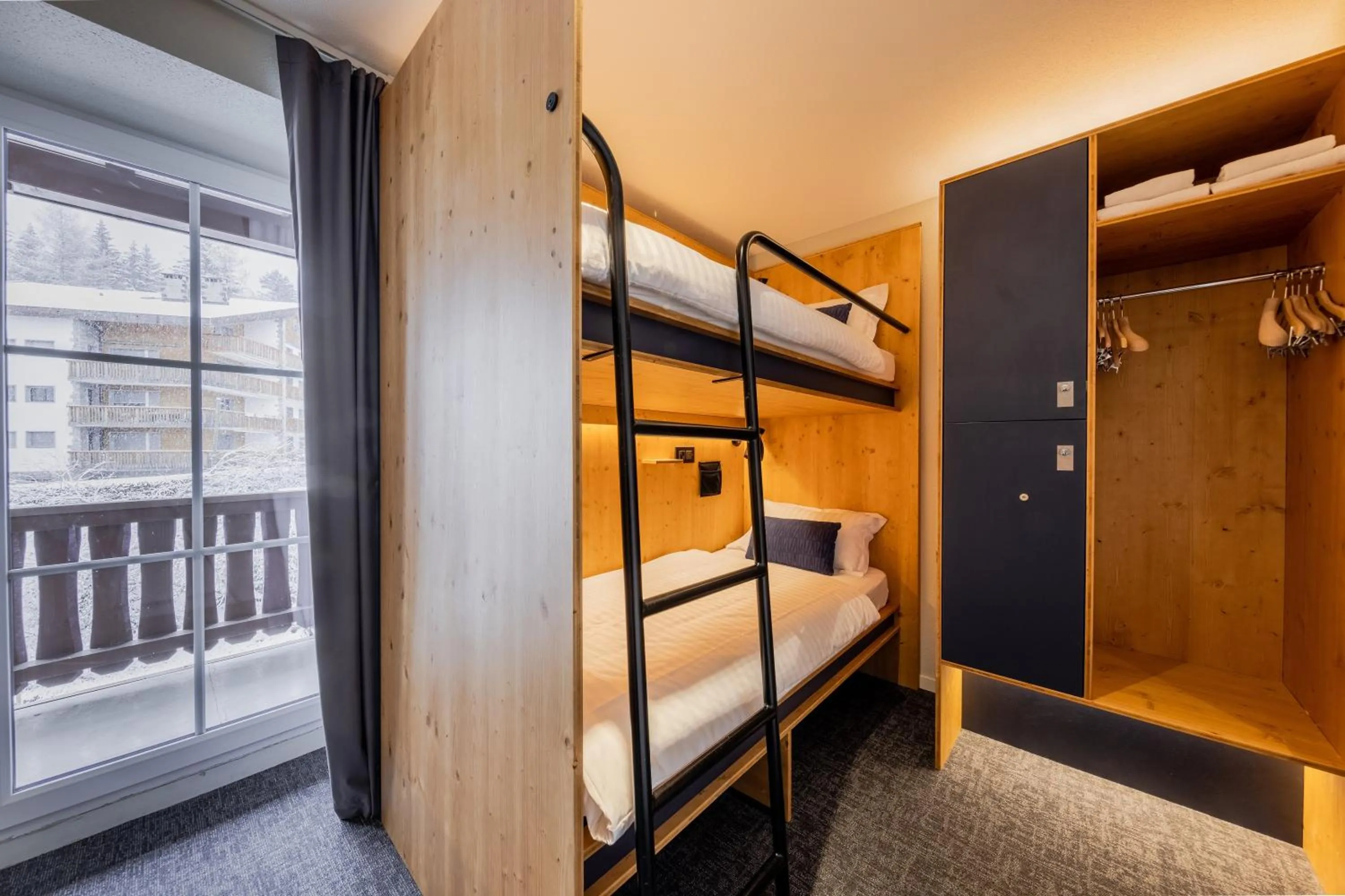 Bedroom, Bed in Villars Lodge