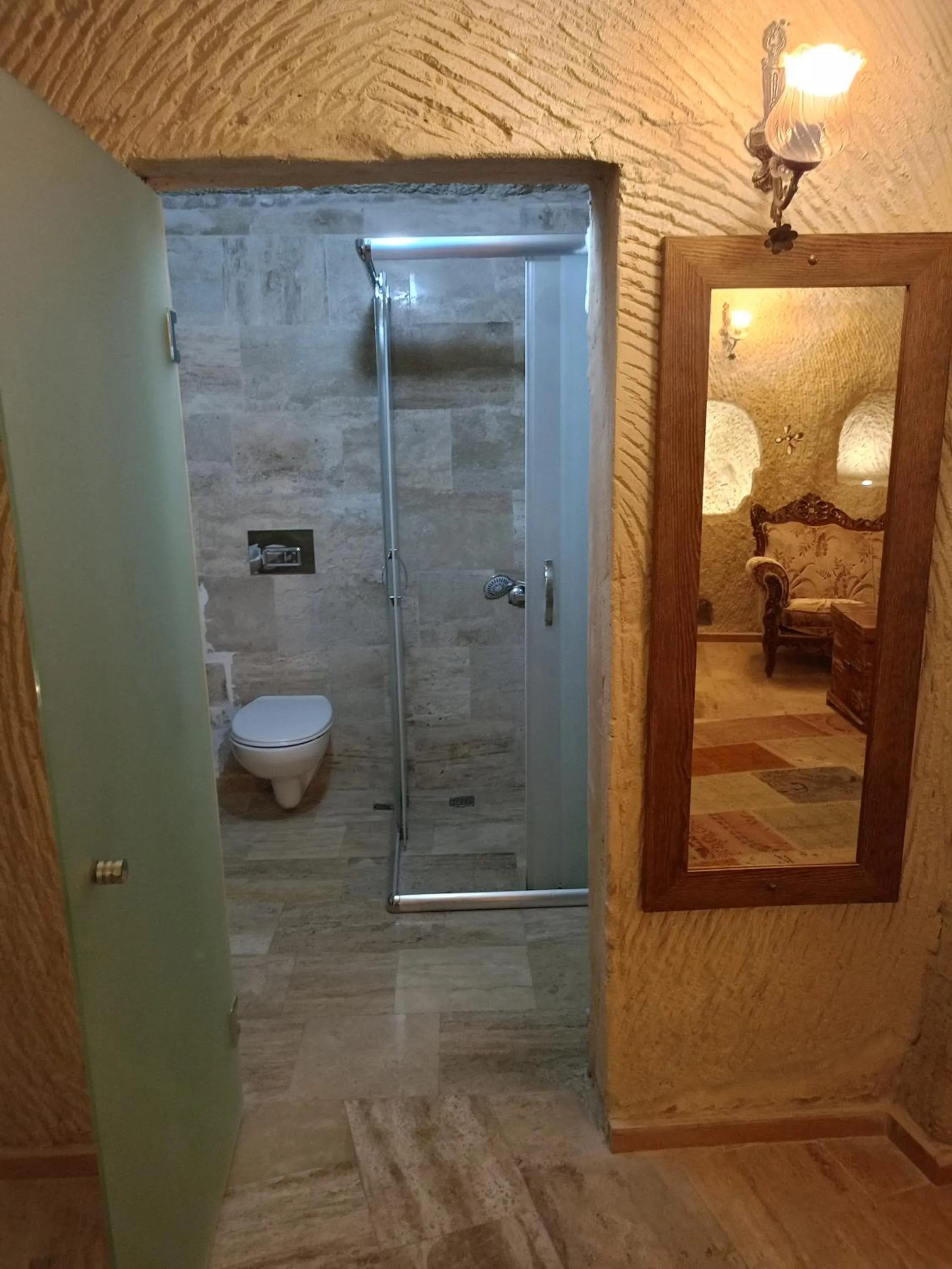 Bathroom in Heritage Cave Suites