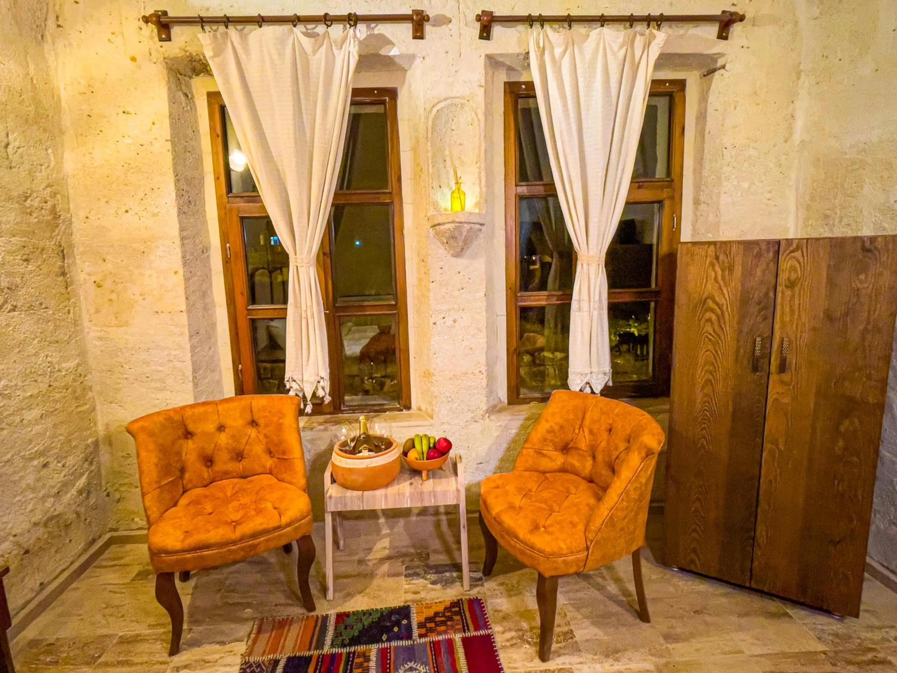 Seating area in Heritage Cave Suites