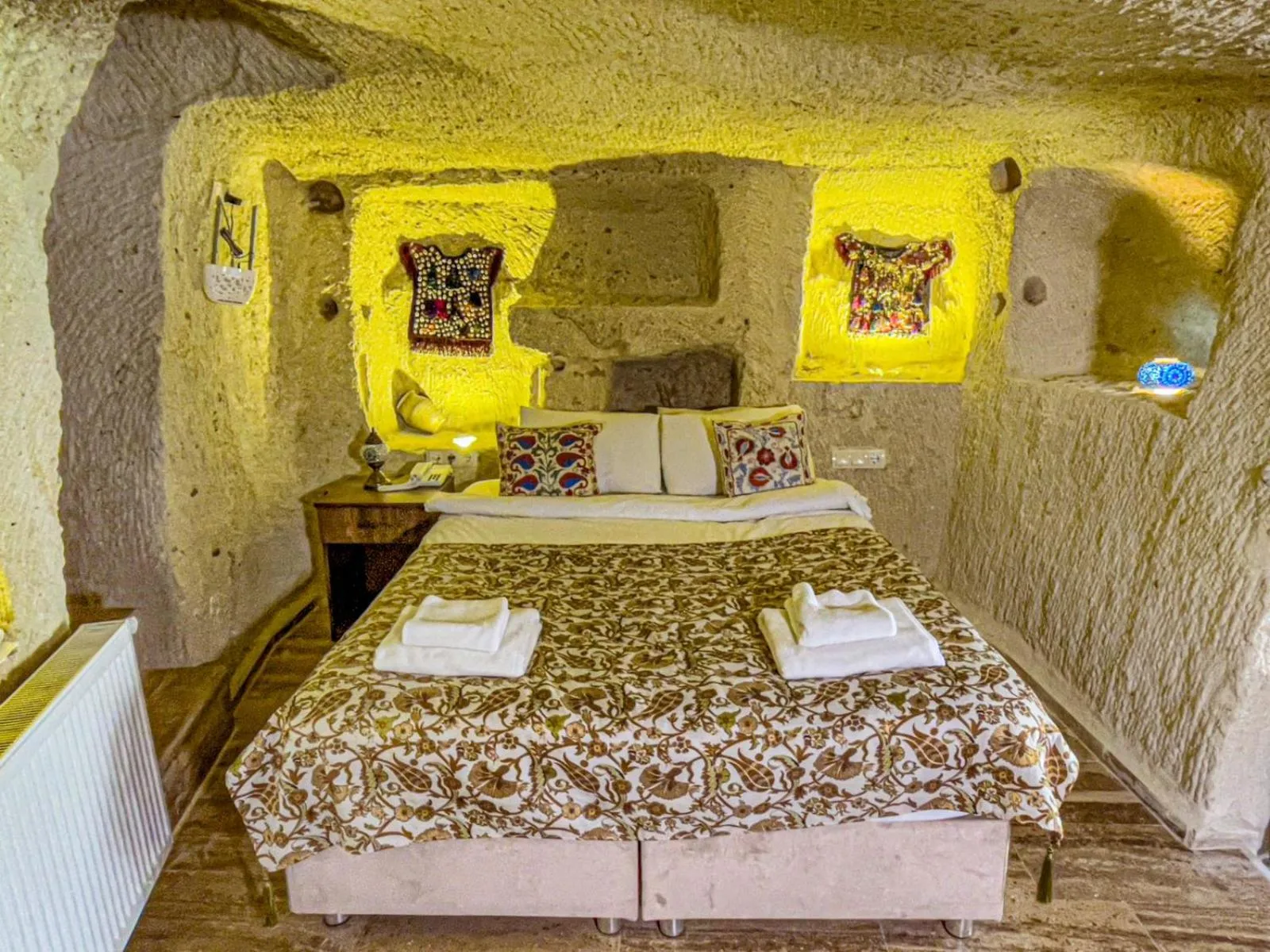 Bedroom, Bed in Heritage Cave Suites
