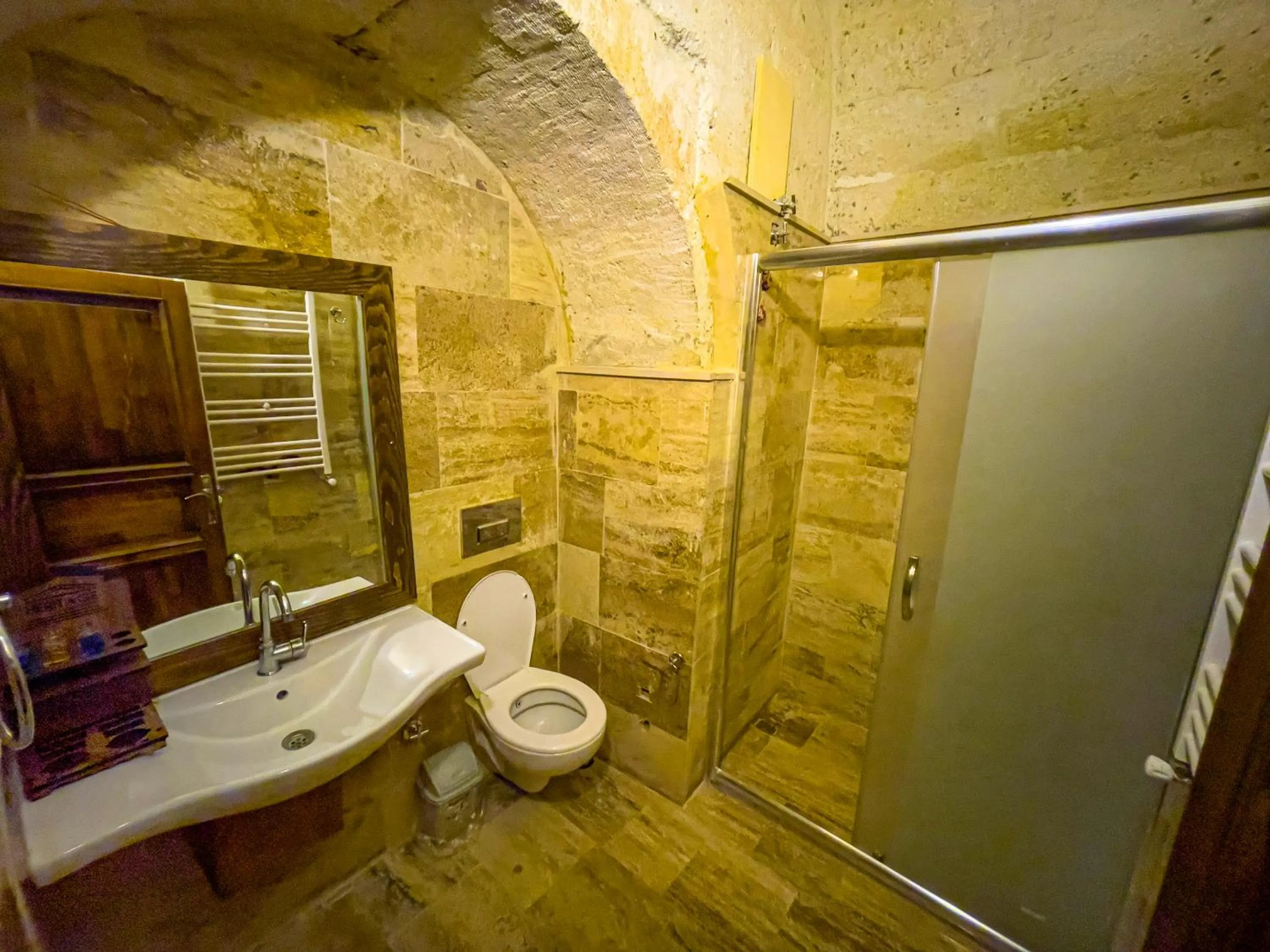Shower in Heritage Cave Suites