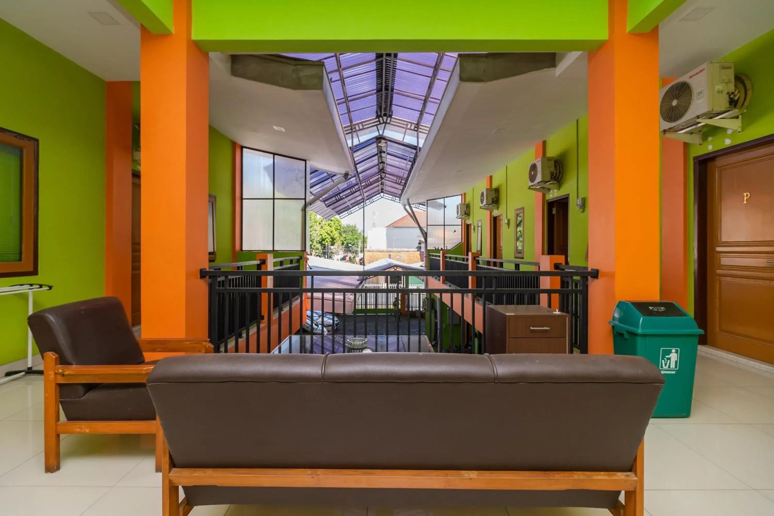 Balcony/Terrace in RedDoorz near Kejaksan Station Cirebon 2 Balcony/Terrace in RedDoorz near Kejaksan Station Cirebon 2