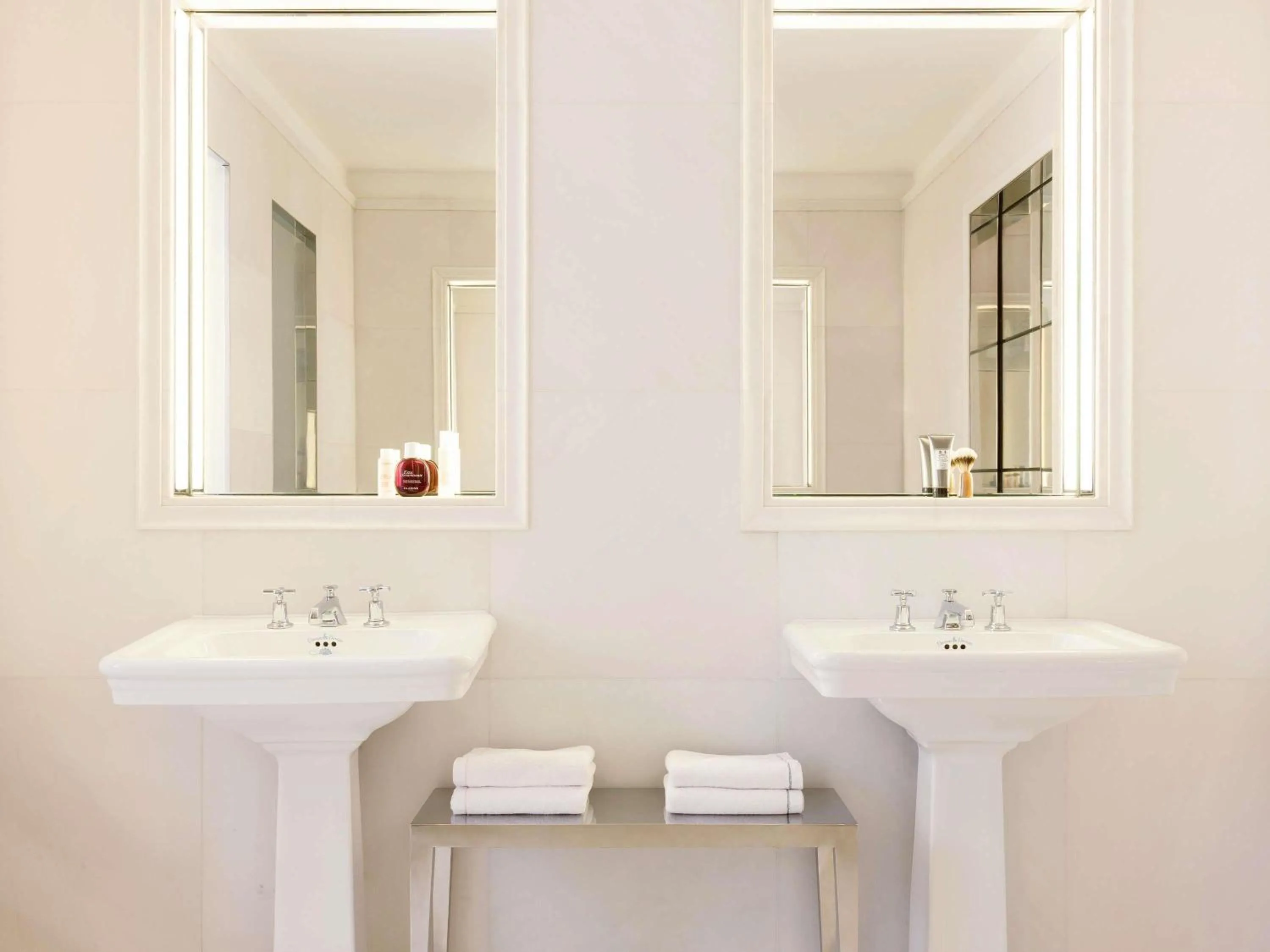 Bedroom in Hôtel Le Royal Monceau Raffles Paris