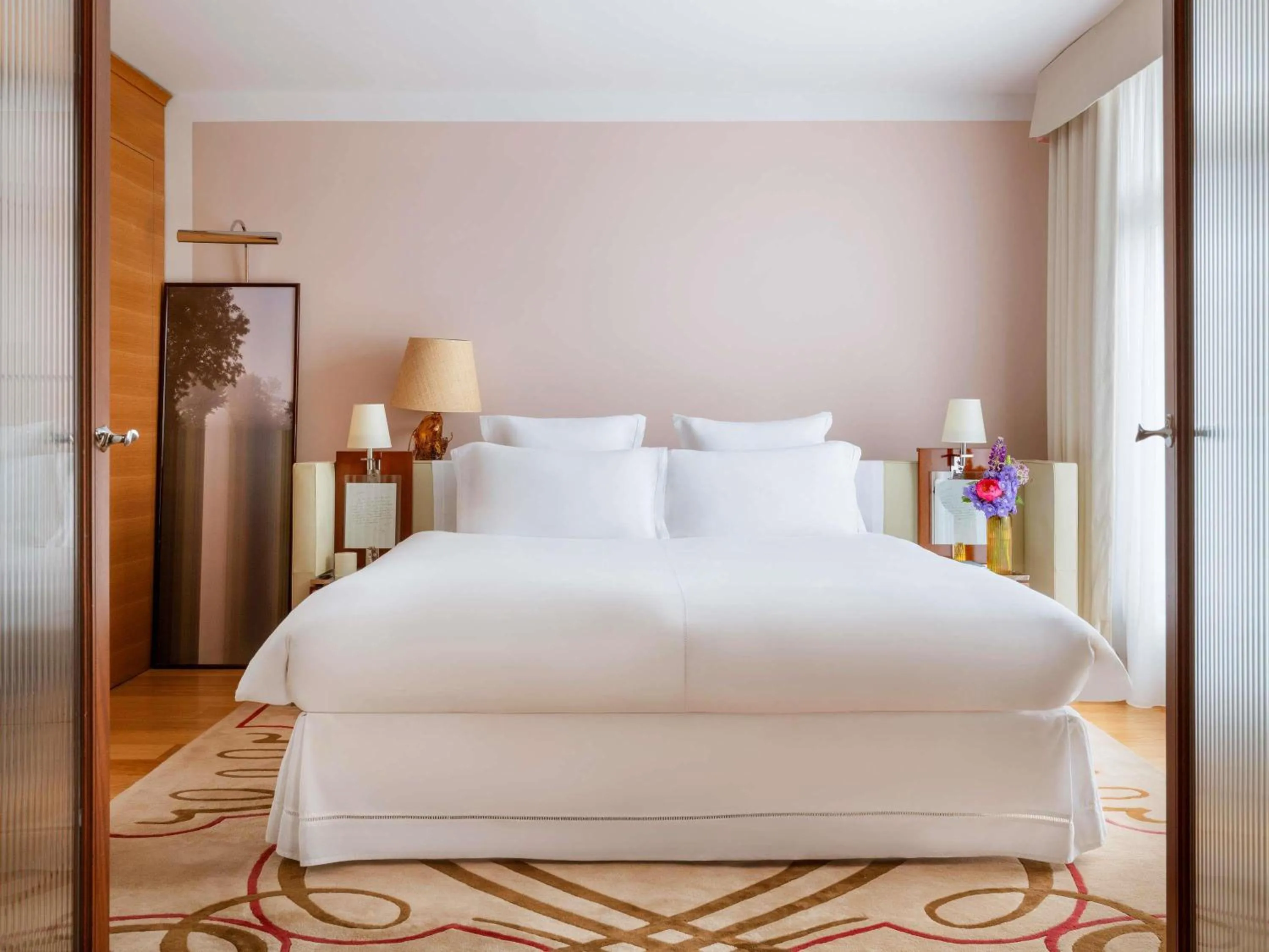 Bedroom, Bed in Hôtel Le Royal Monceau Raffles Paris