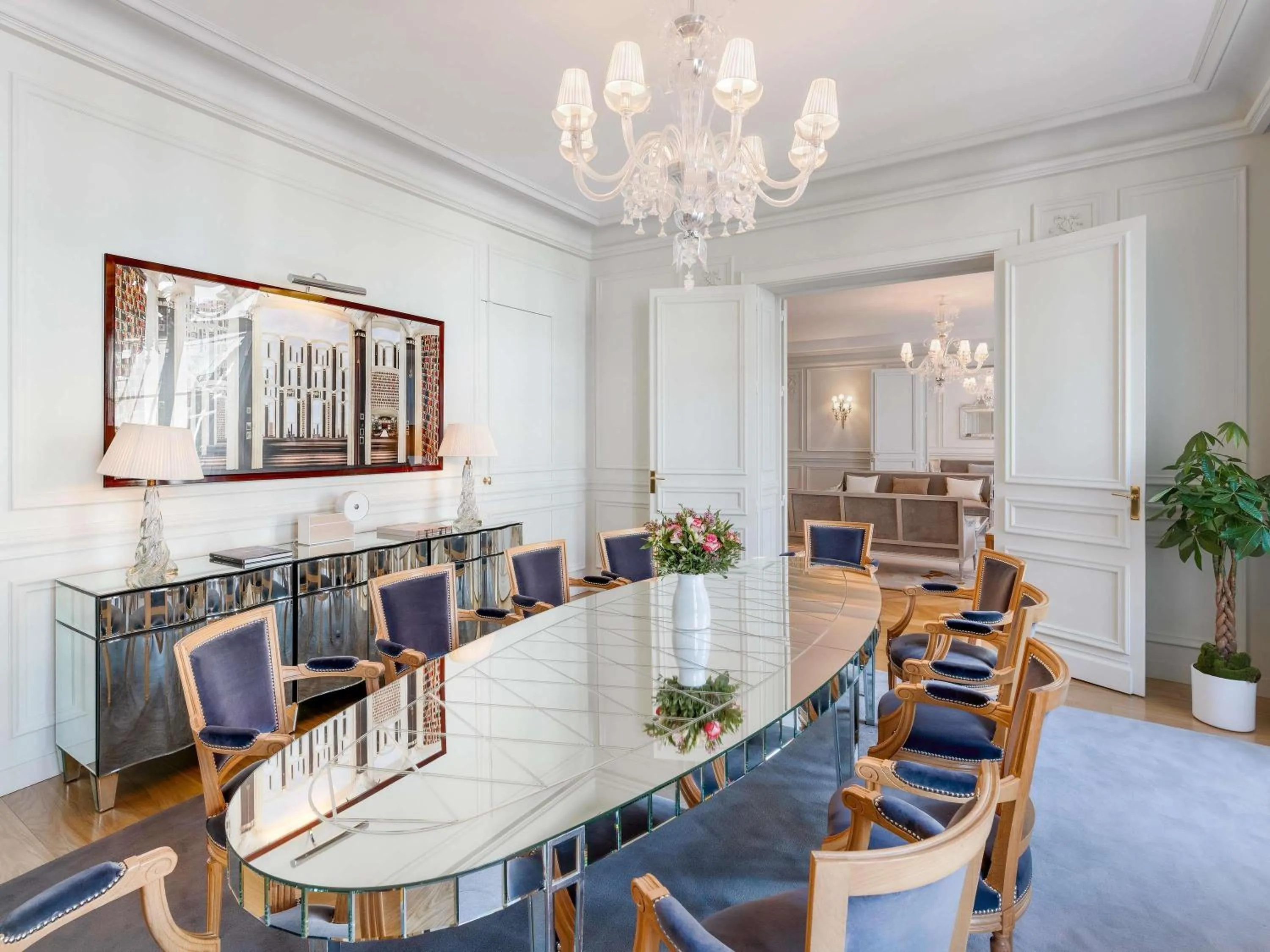 Bedroom in Hôtel Le Royal Monceau Raffles Paris