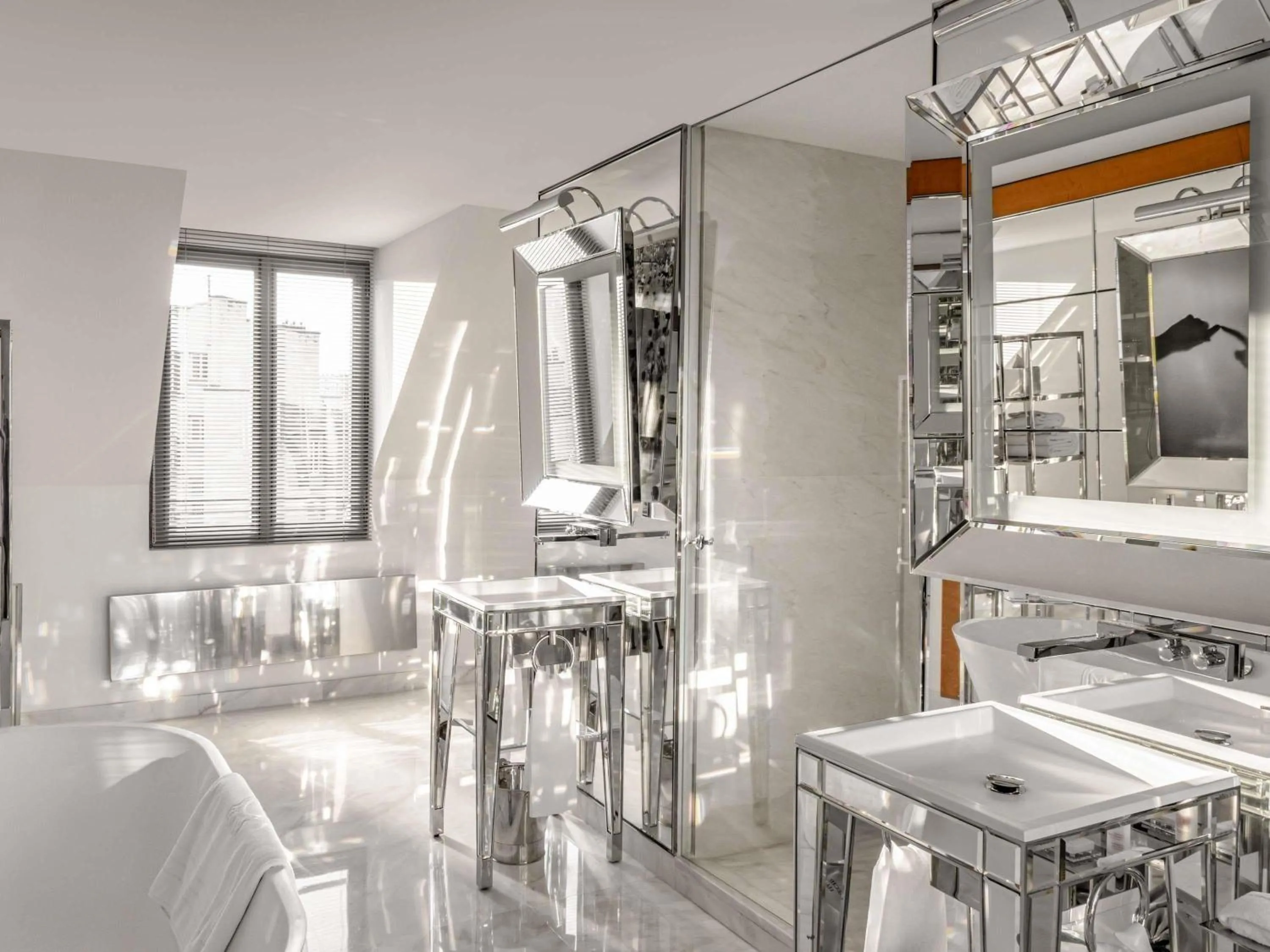 Bedroom in Hôtel Le Royal Monceau Raffles Paris