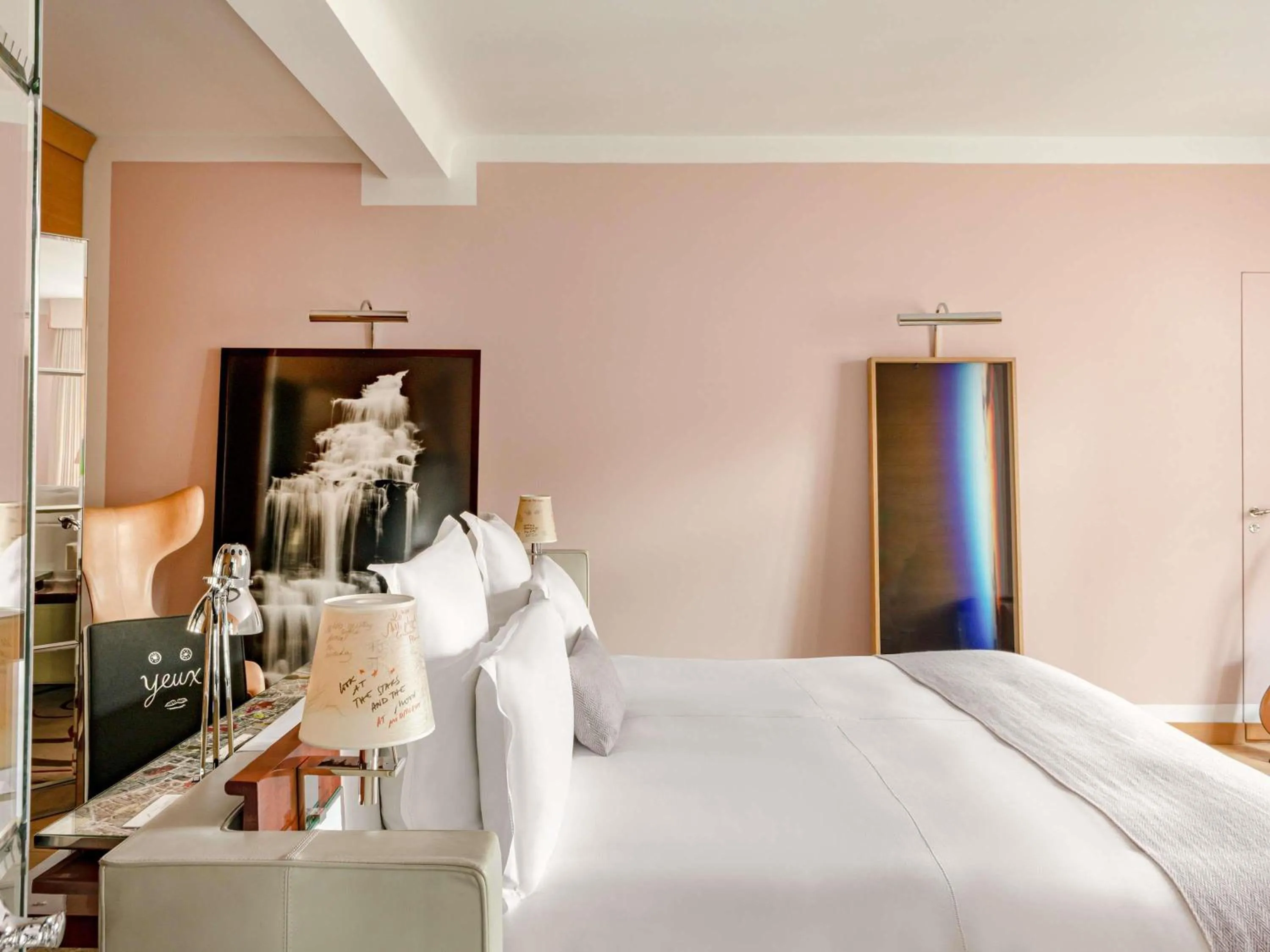 Bedroom, Bed in Hôtel Le Royal Monceau Raffles Paris