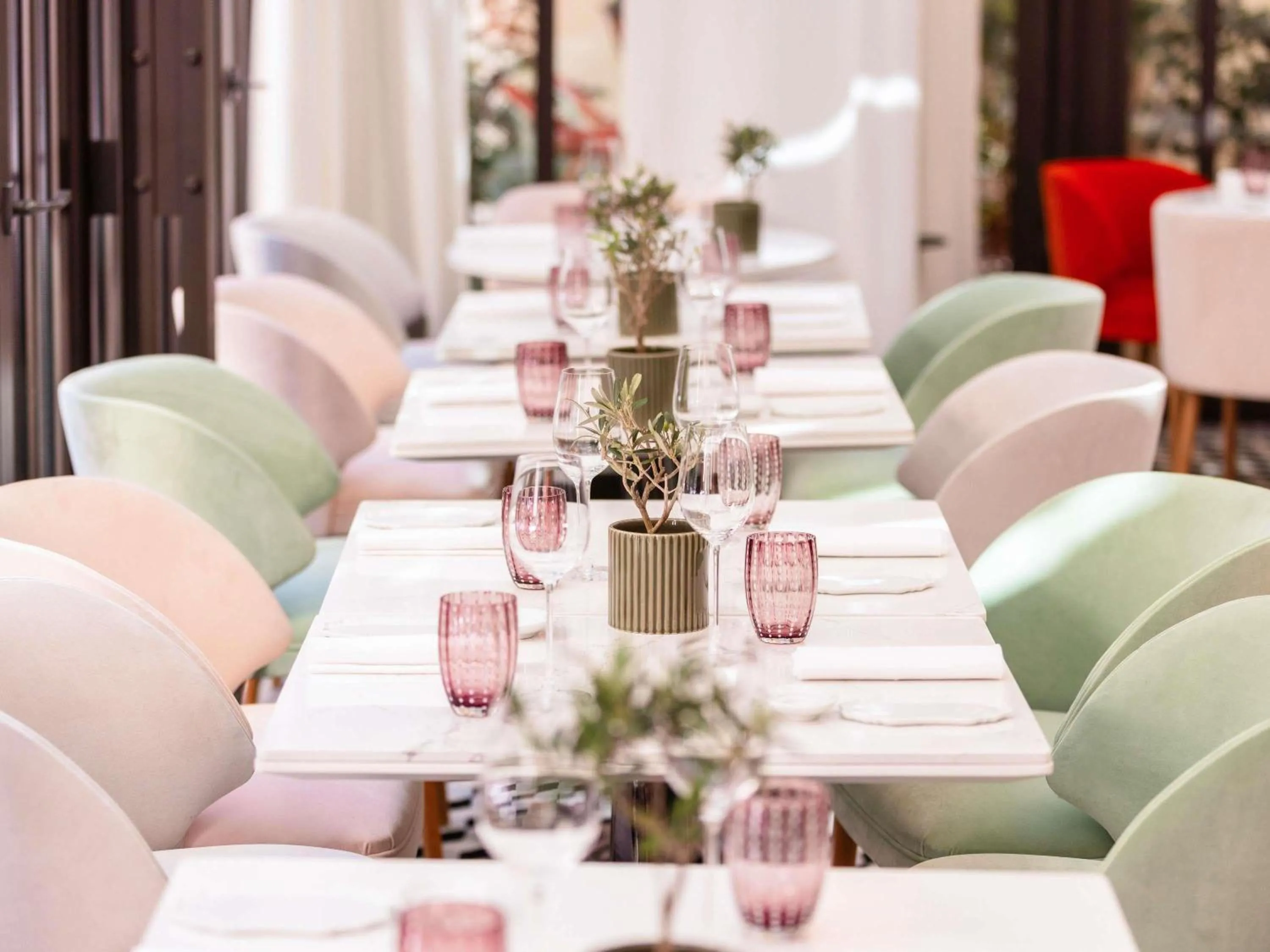 Restaurant/places to eat in Hôtel Le Royal Monceau Raffles Paris