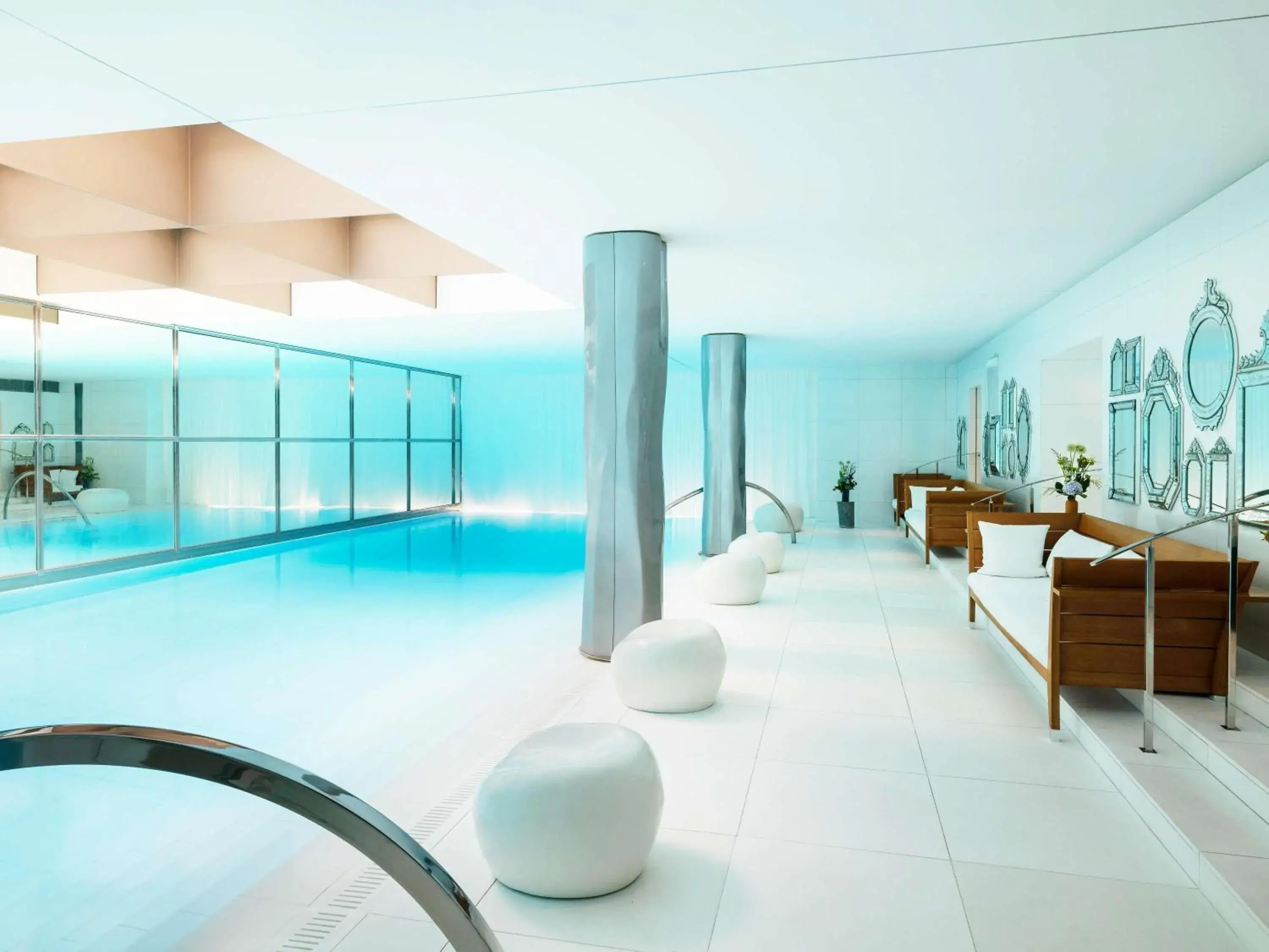 Pool view in Hôtel Le Royal Monceau Raffles Paris Pool view in Hôtel Le Royal Monceau Raffles Paris