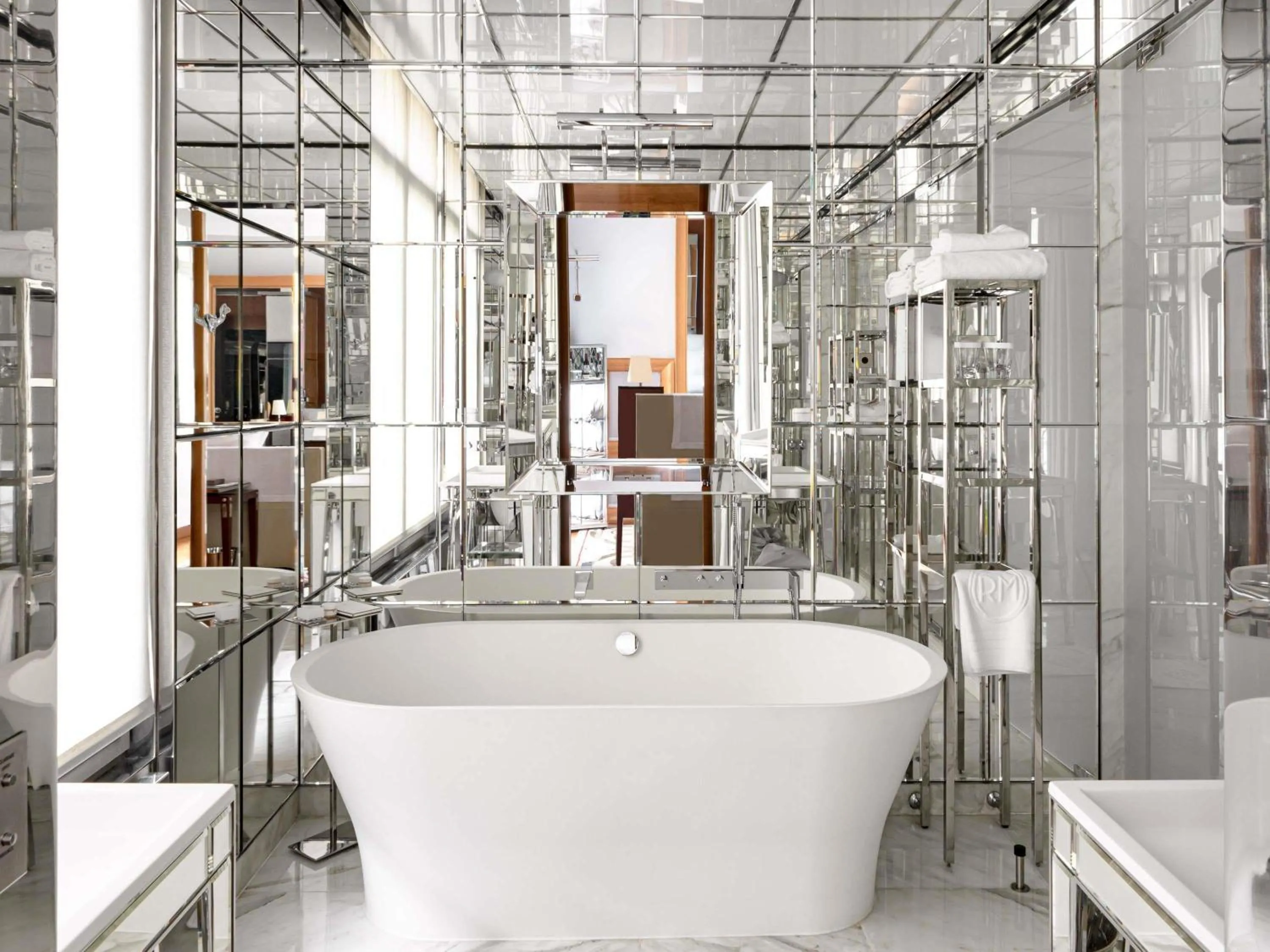 Bedroom in Hôtel Le Royal Monceau Raffles Paris