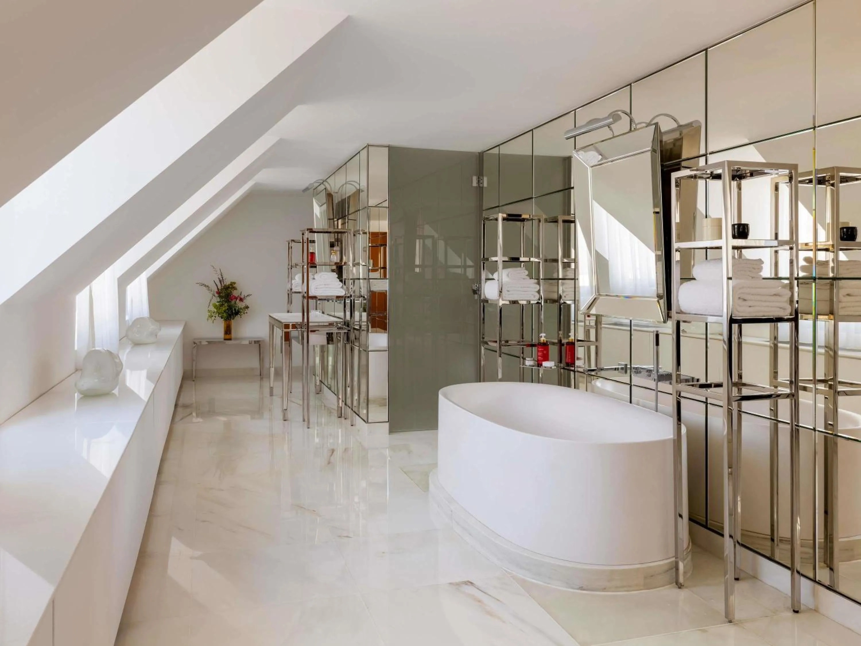 Bedroom in Hôtel Le Royal Monceau Raffles Paris