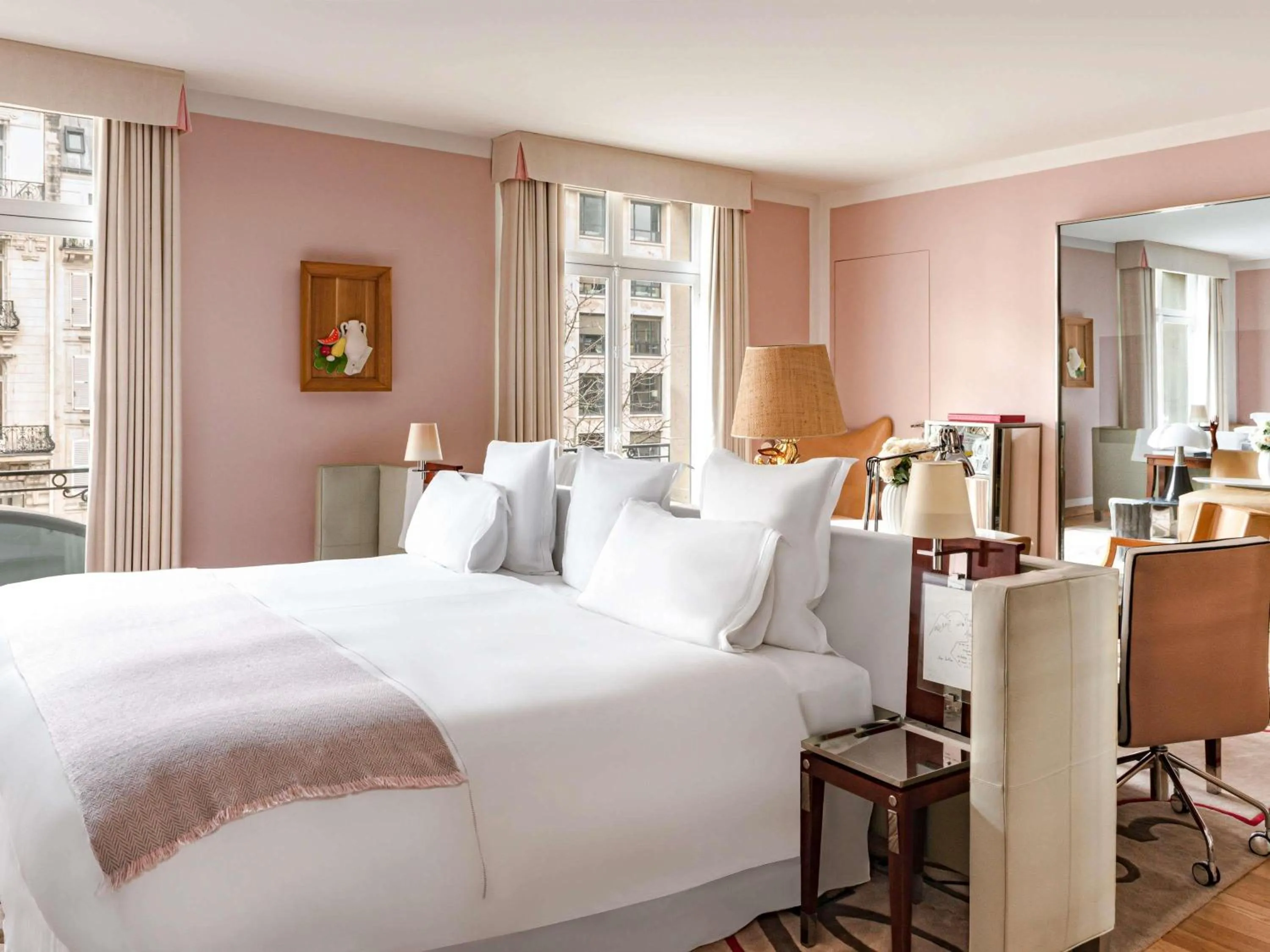 Bedroom, Bed in Hôtel Le Royal Monceau Raffles Paris