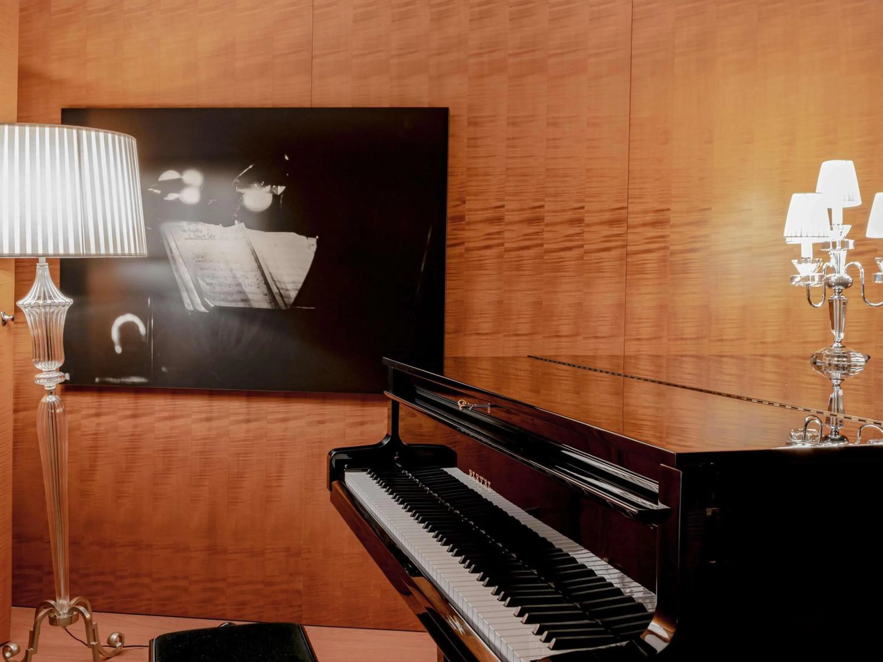 Bedroom in Hôtel Le Royal Monceau Raffles Paris