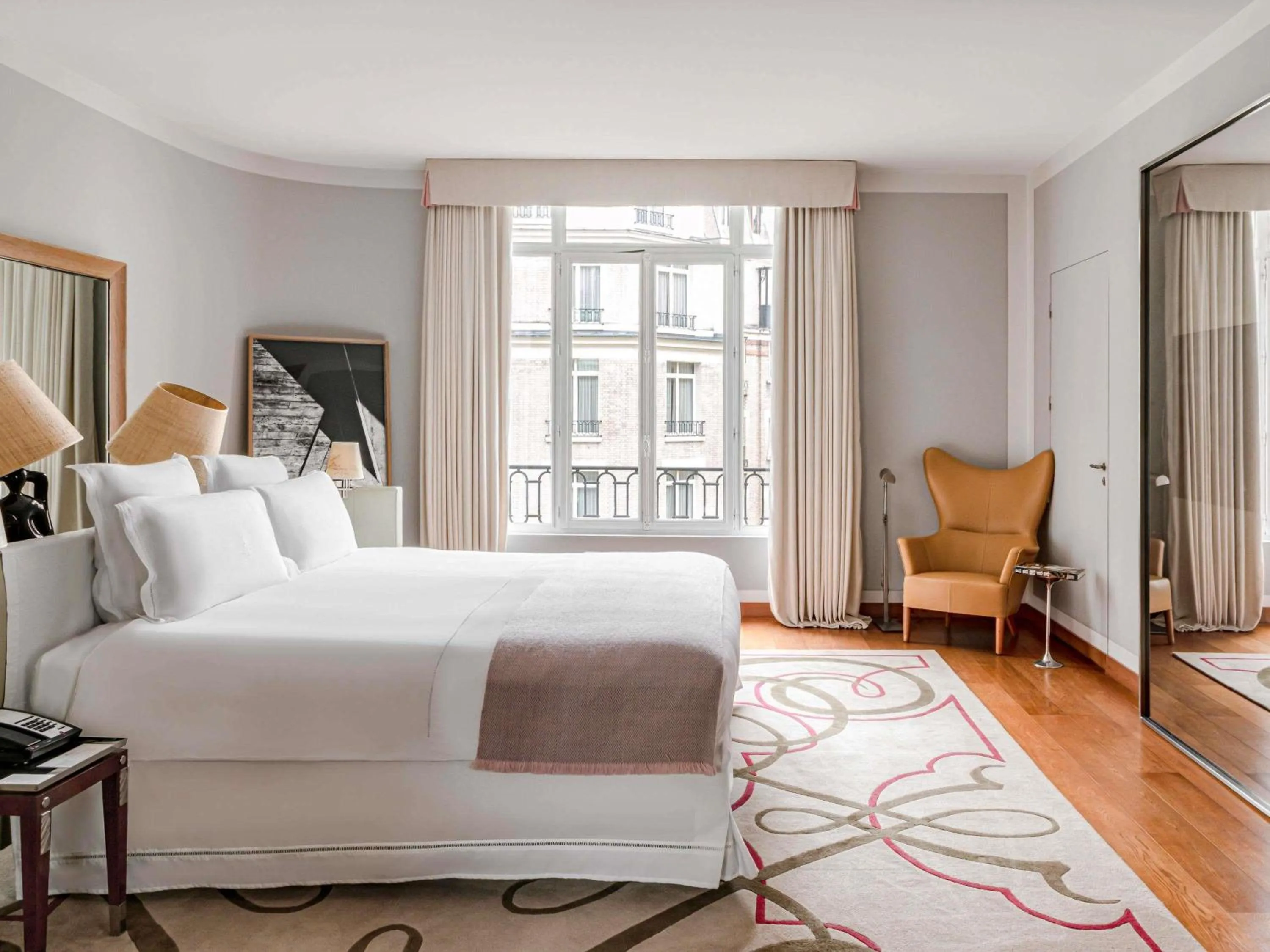 Bedroom, Bed in Hôtel Le Royal Monceau Raffles Paris