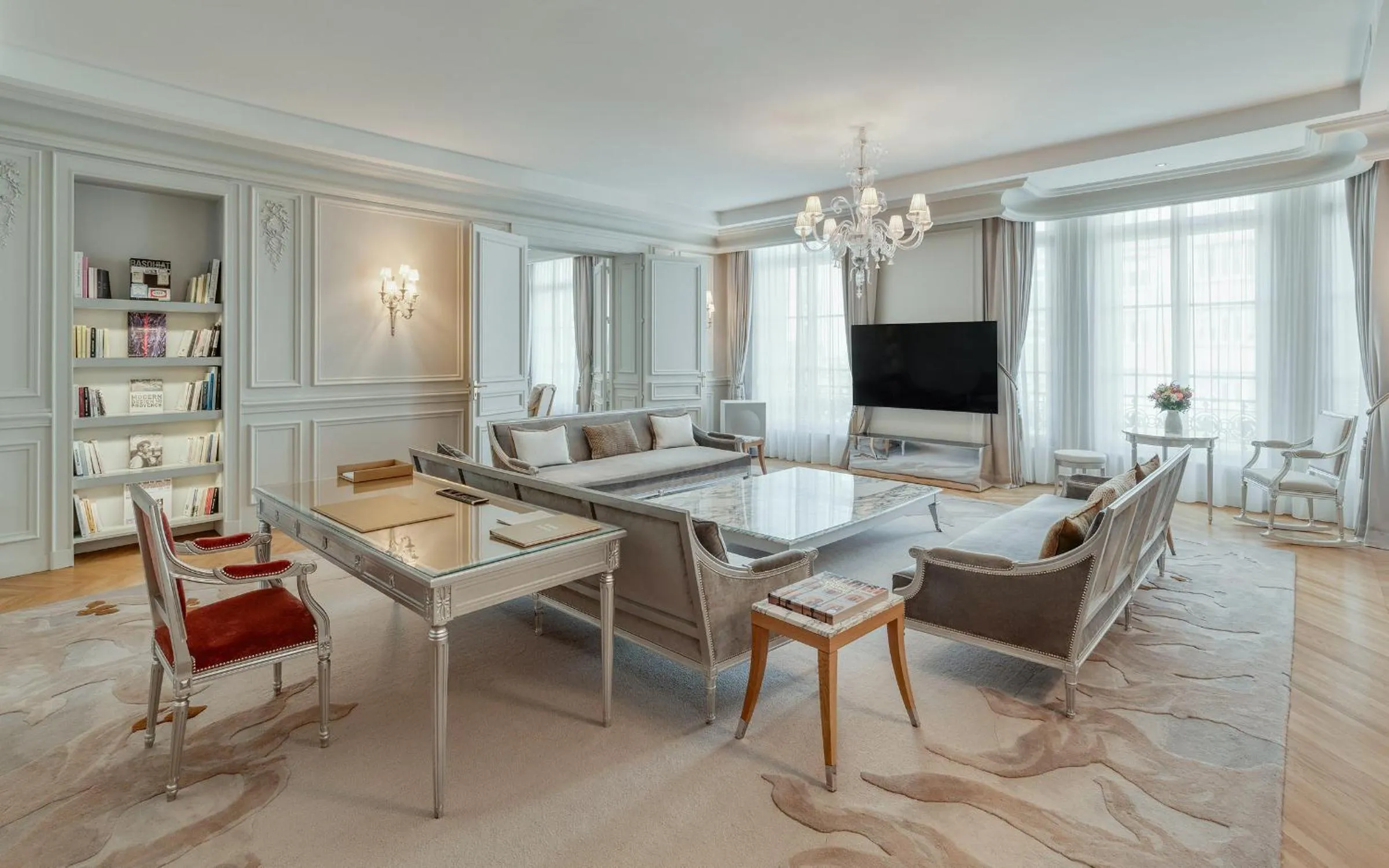 Living room in Hôtel Le Royal Monceau Raffles Paris