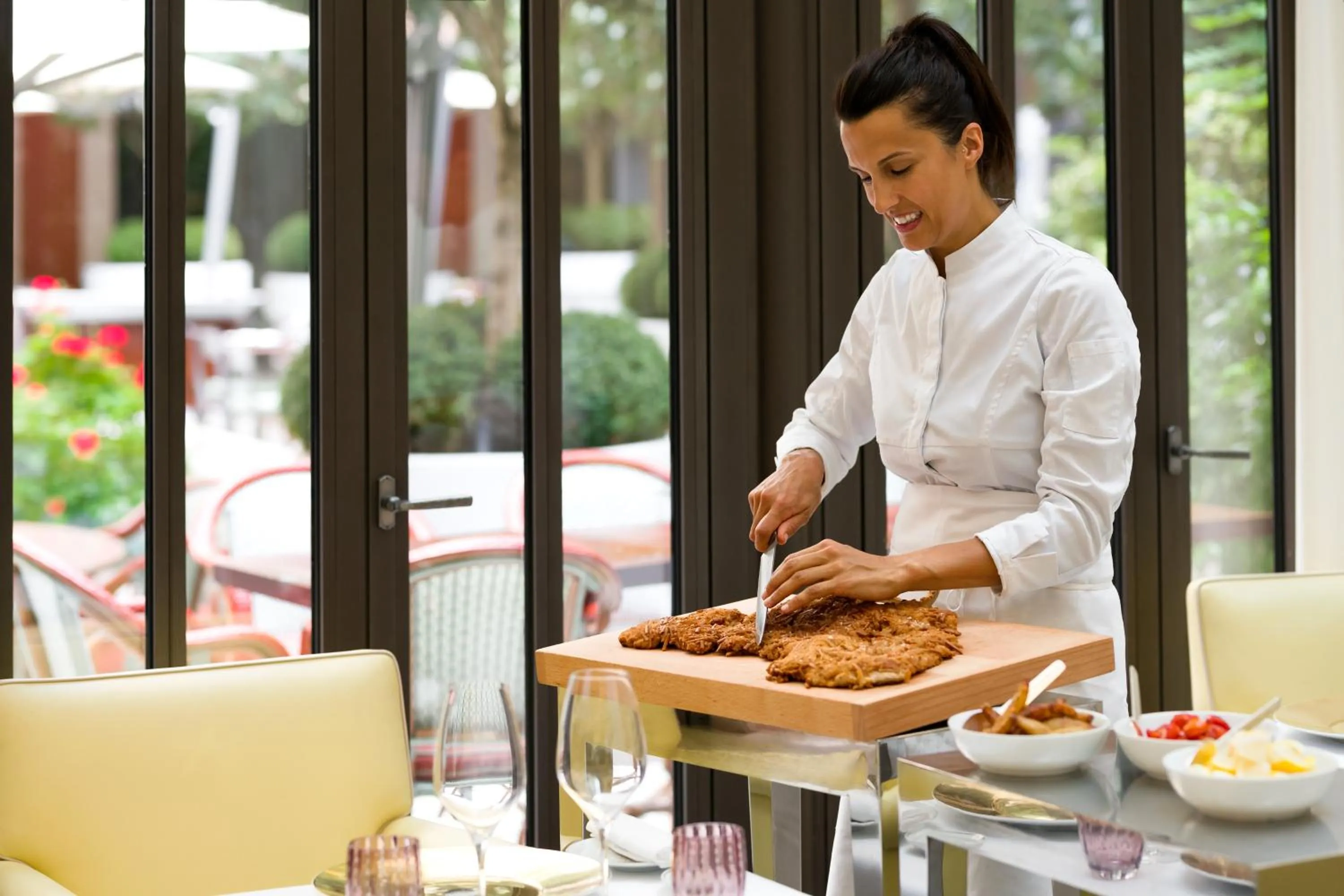 Restaurant/places to eat in Hôtel Le Royal Monceau Raffles Paris