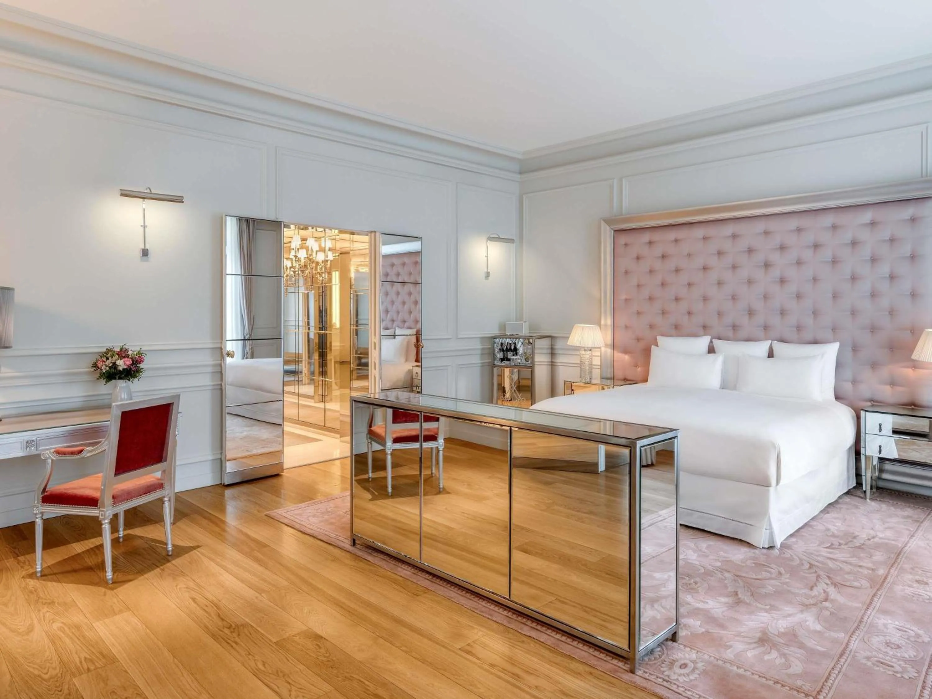 Bedroom in Hôtel Le Royal Monceau Raffles Paris