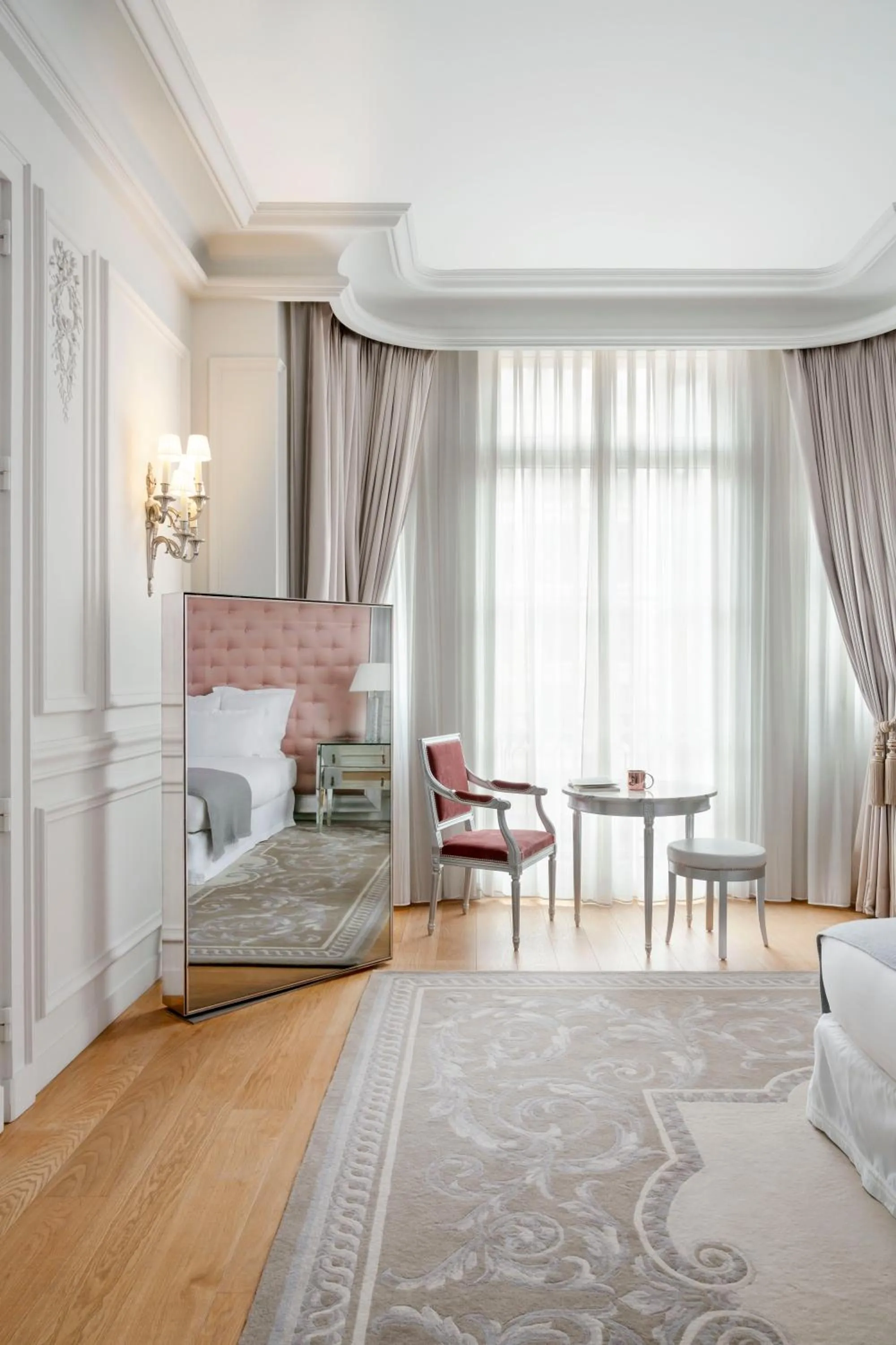 Bedroom in Hôtel Le Royal Monceau Raffles Paris
